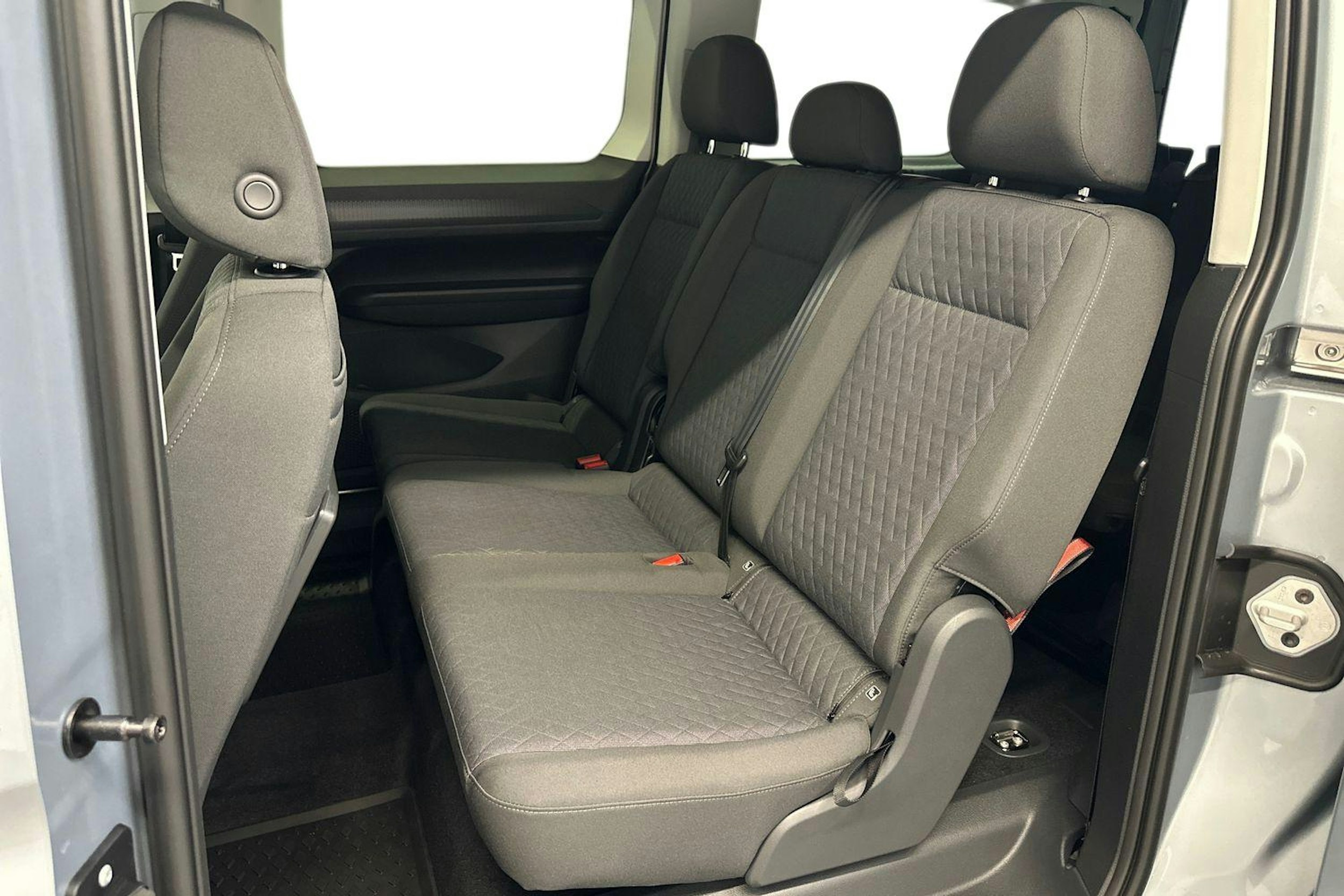 harmaa Volkswagen Caddy Maxi 2025 kuva 11.