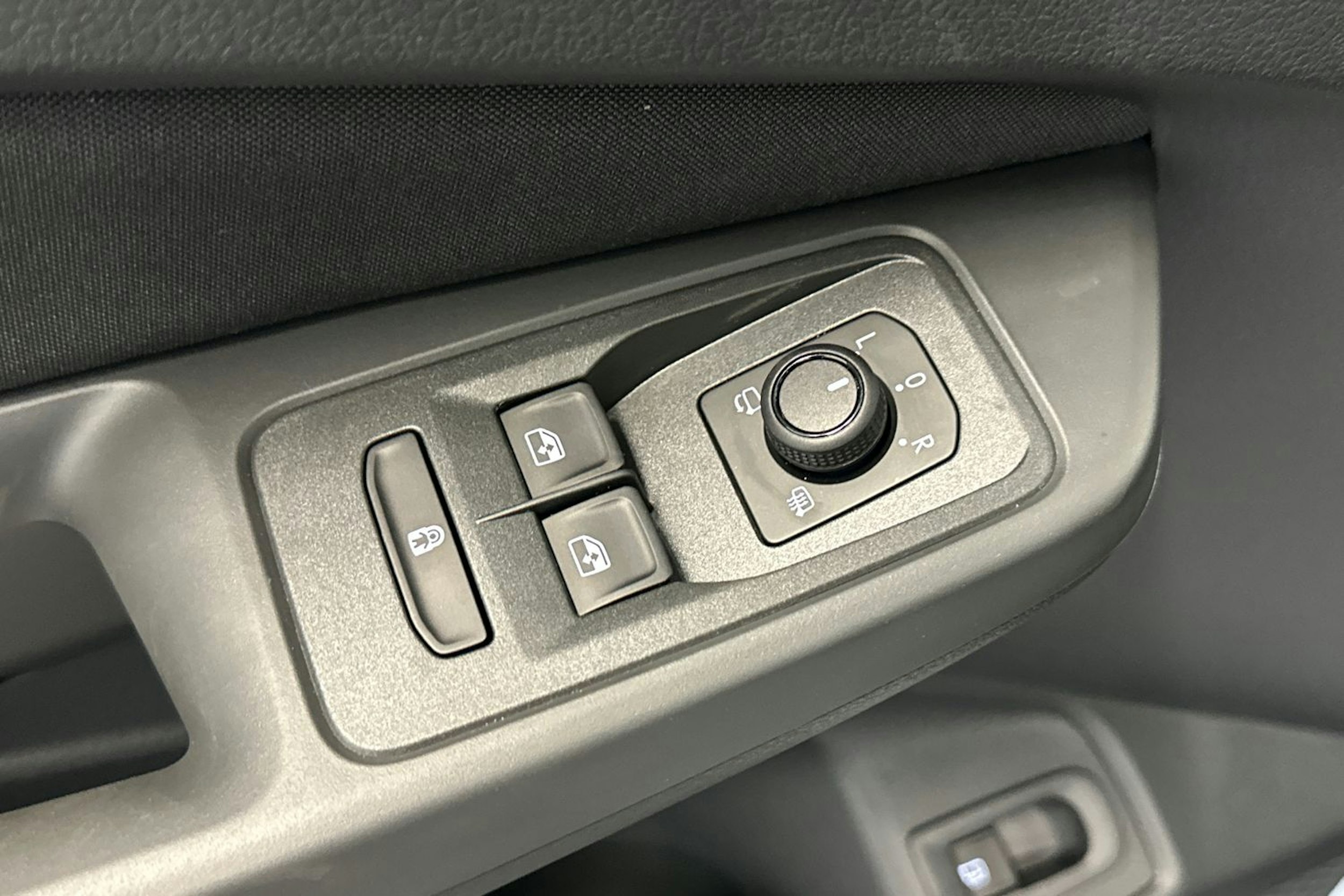 harmaa Volkswagen Caddy Maxi 2025 kuva 14.