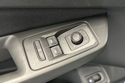 harmaa Volkswagen Caddy Maxi 2025 kuva 14.