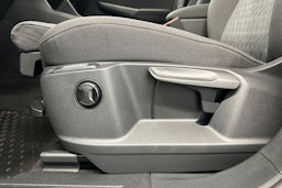 harmaa Volkswagen Caddy Maxi 2025 kuva 16.