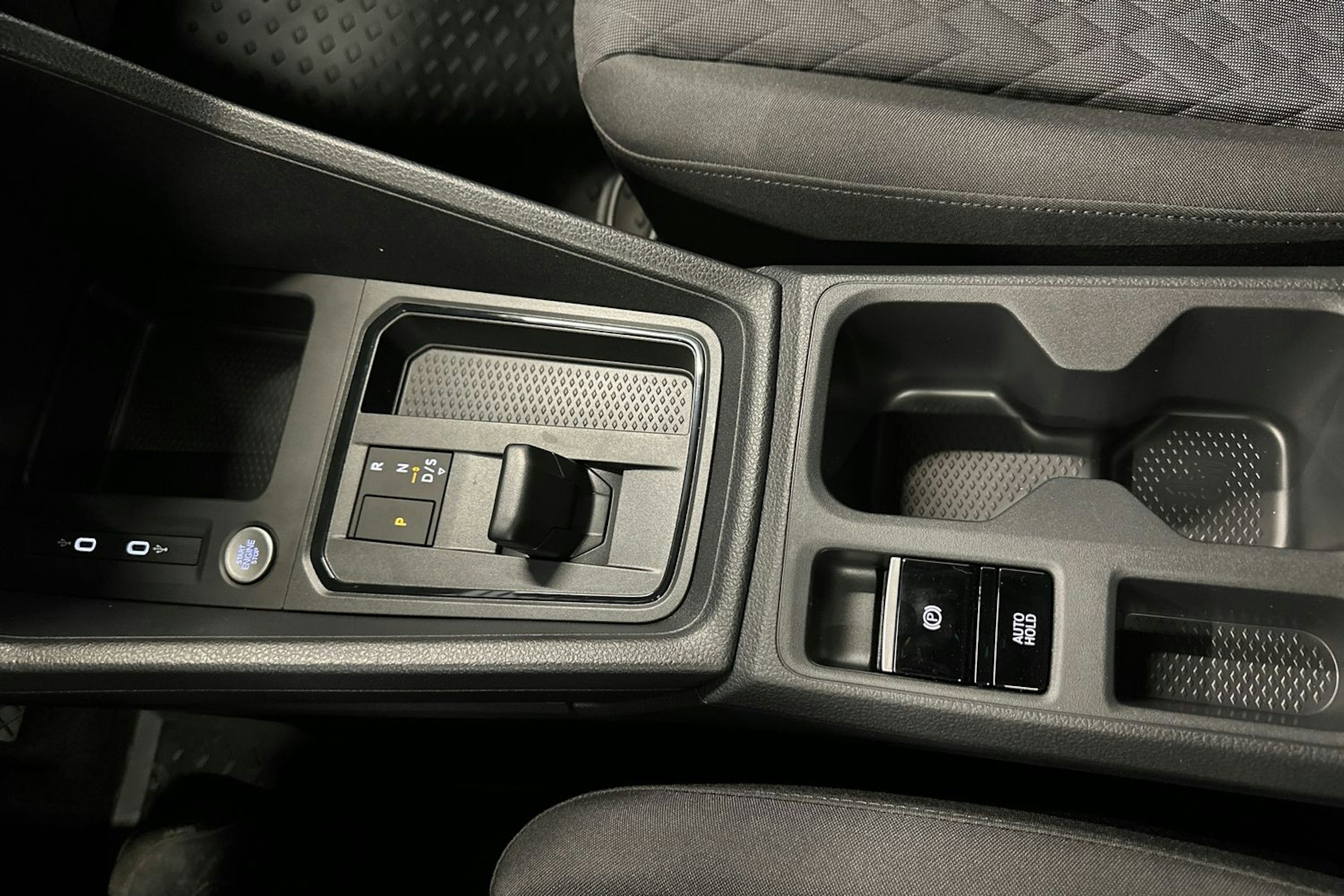 harmaa Volkswagen Caddy Maxi 2025 kuva 28.