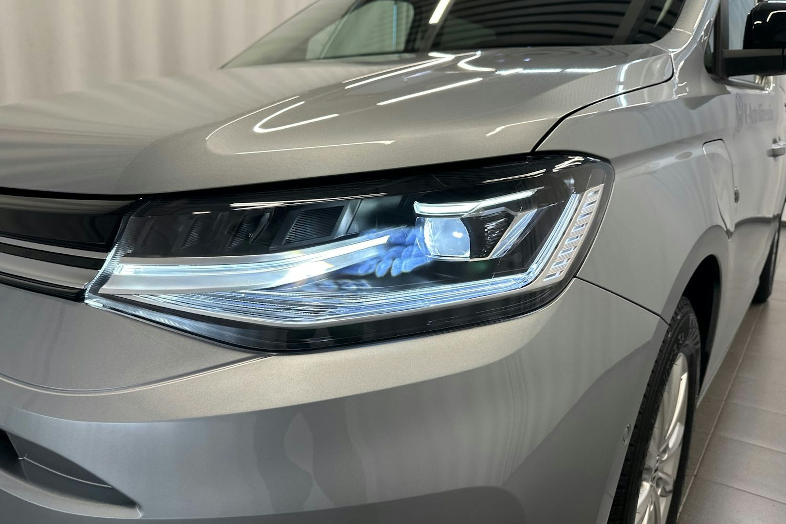 harmaa Volkswagen Caddy Maxi 2025 kuva 36.