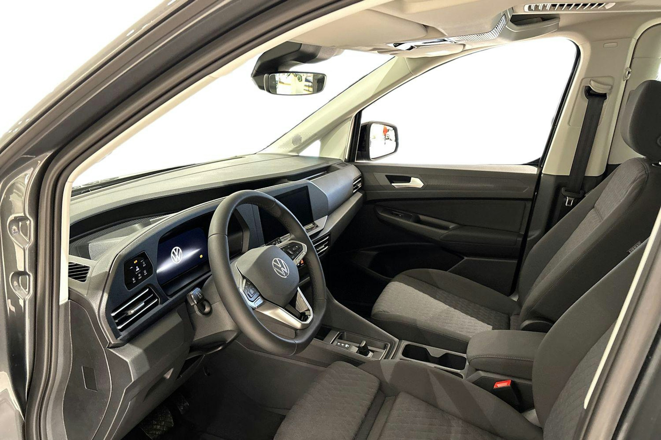 harmaa Volkswagen Caddy Maxi 2025 kuva 8.