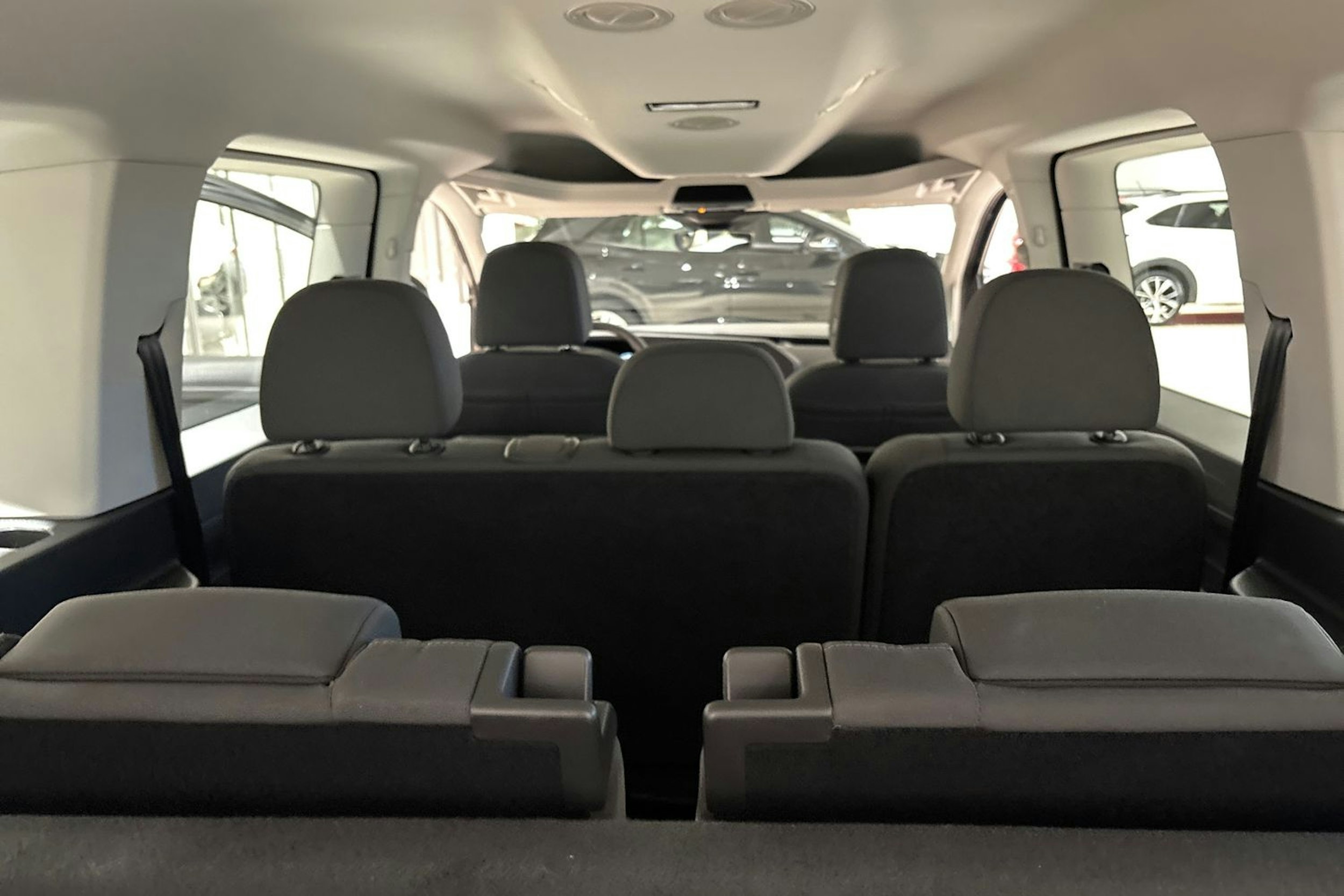 harmaa Volkswagen Caddy Maxi 2025 kuva 14.