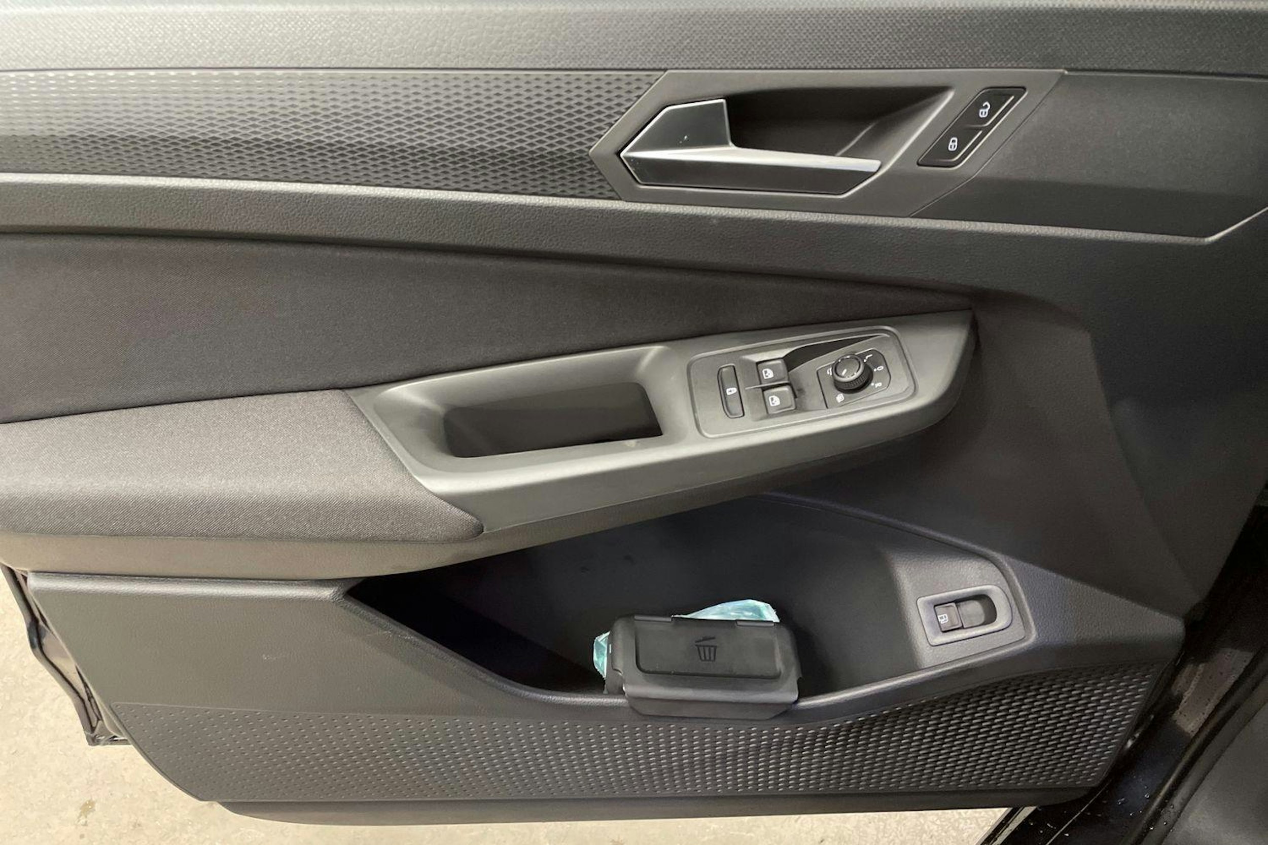 sininen Volkswagen Caddy Maxi 2026 kuva 14.