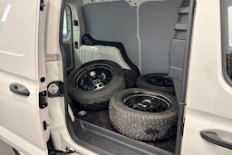 valkoinen Volkswagen Caddy Maxi 2025 kuva 8.