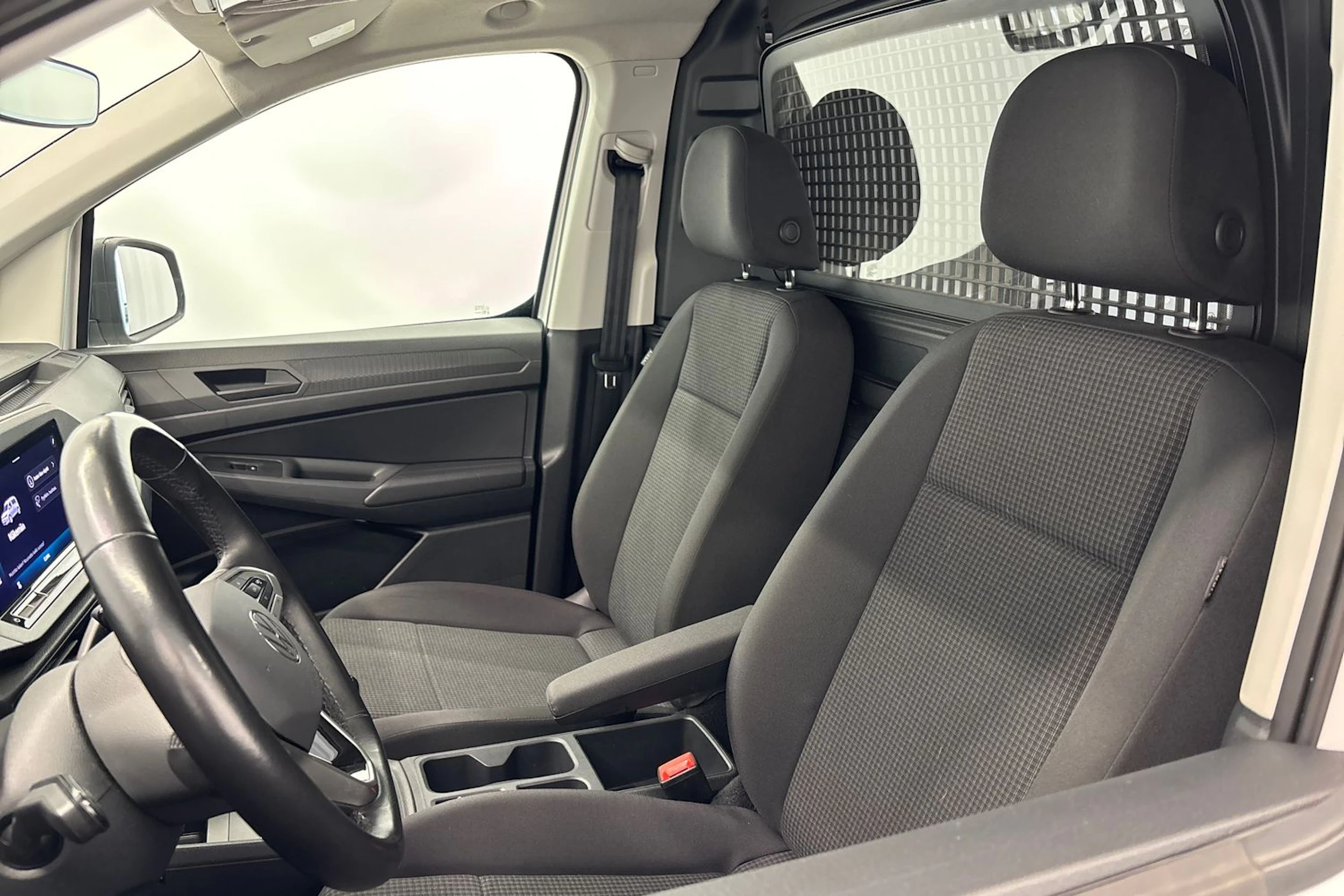 valkoinen Volkswagen Caddy Maxi 2025 kuva 15.