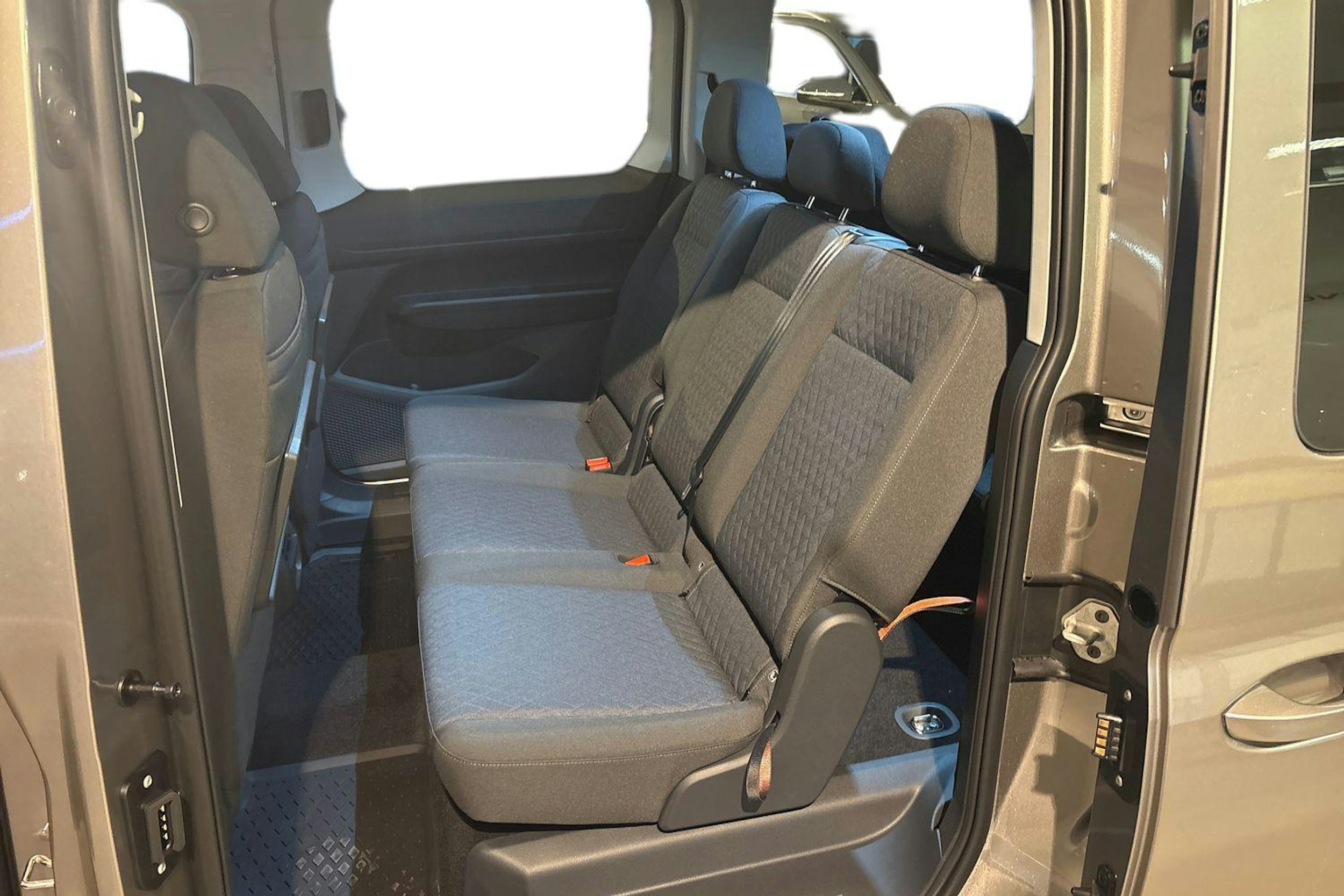 ruskea (beige) Volkswagen Caddy Maxi 2025 kuva 8.