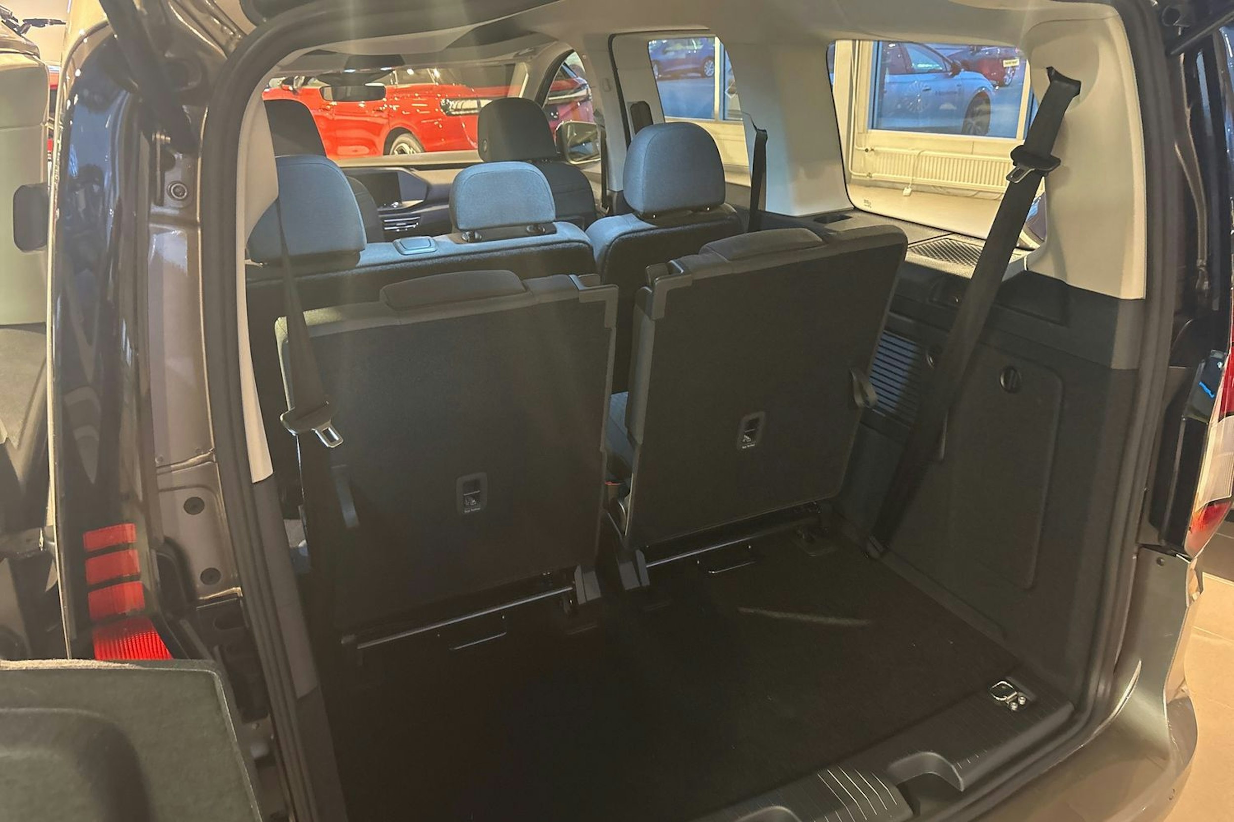 ruskea (beige) Volkswagen Caddy Maxi 2025 kuva 11.