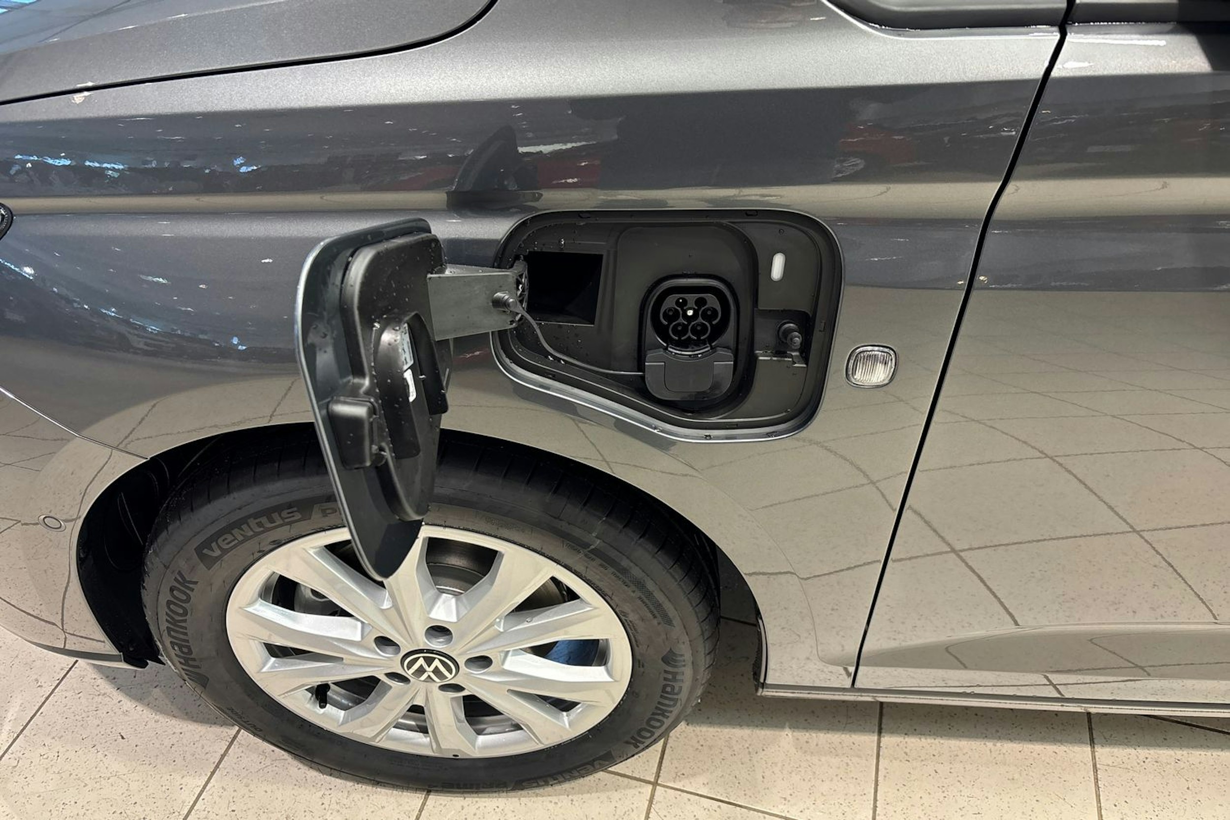 harmaa Volkswagen Caddy Maxi 2025 kuva 10.