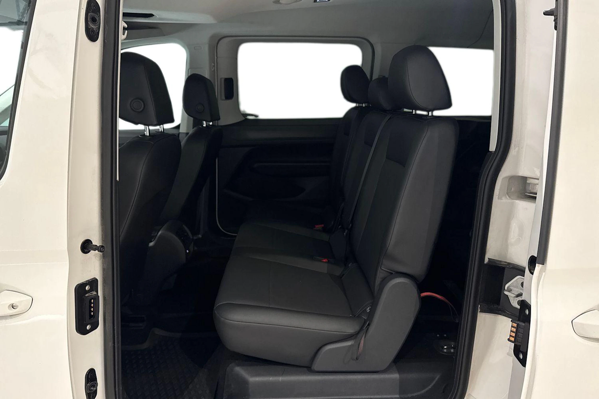 valkoinen Volkswagen Caddy Maxi 2025 kuva 8.