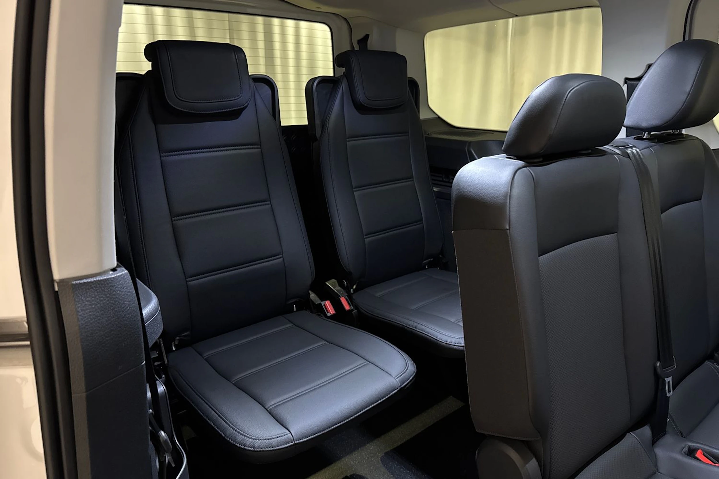 valkoinen Volkswagen Caddy Maxi 2025 kuva 15.