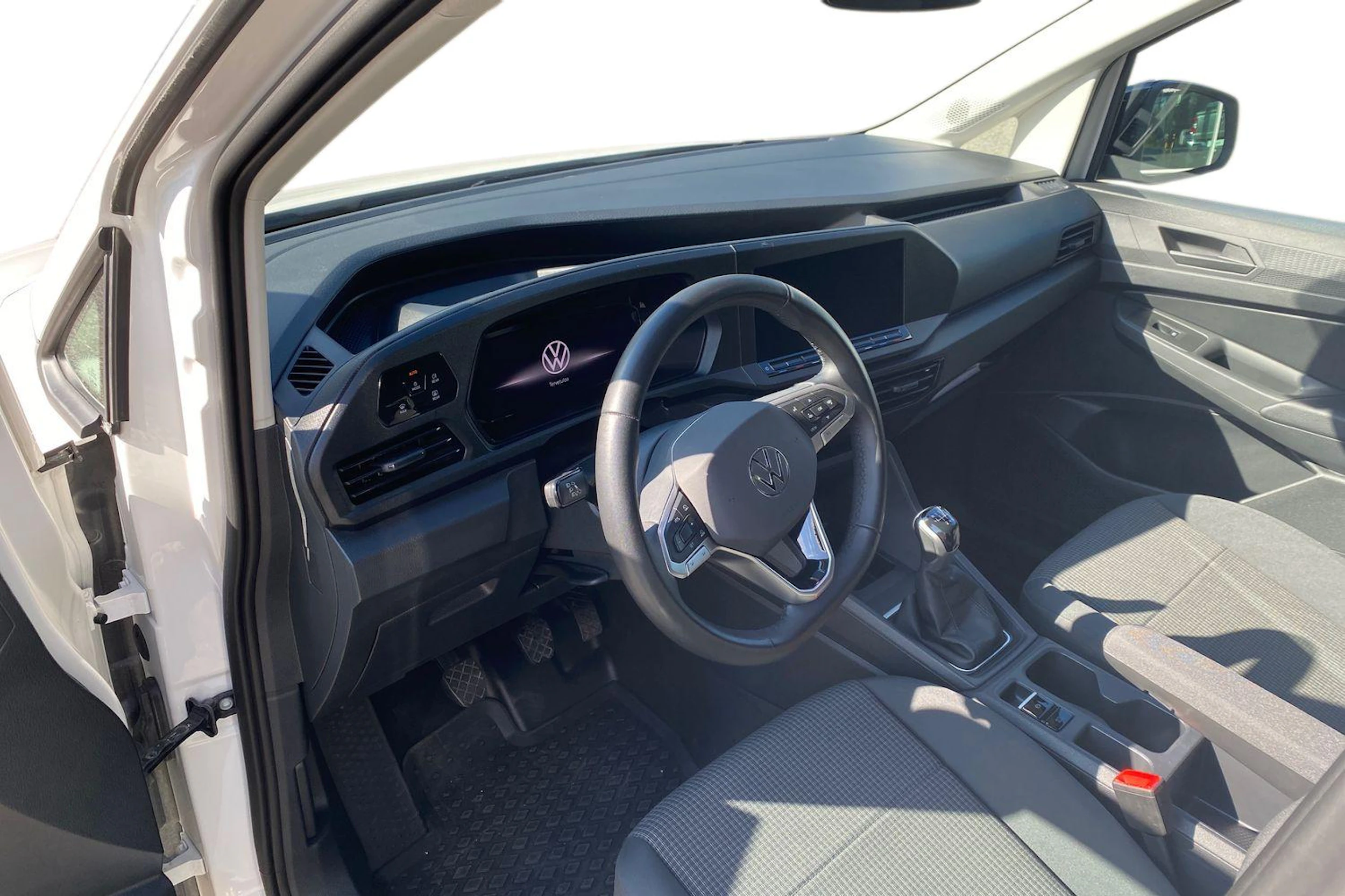 Valkoinen Volkswagen Caddy Maxi 2025 kuva 8.