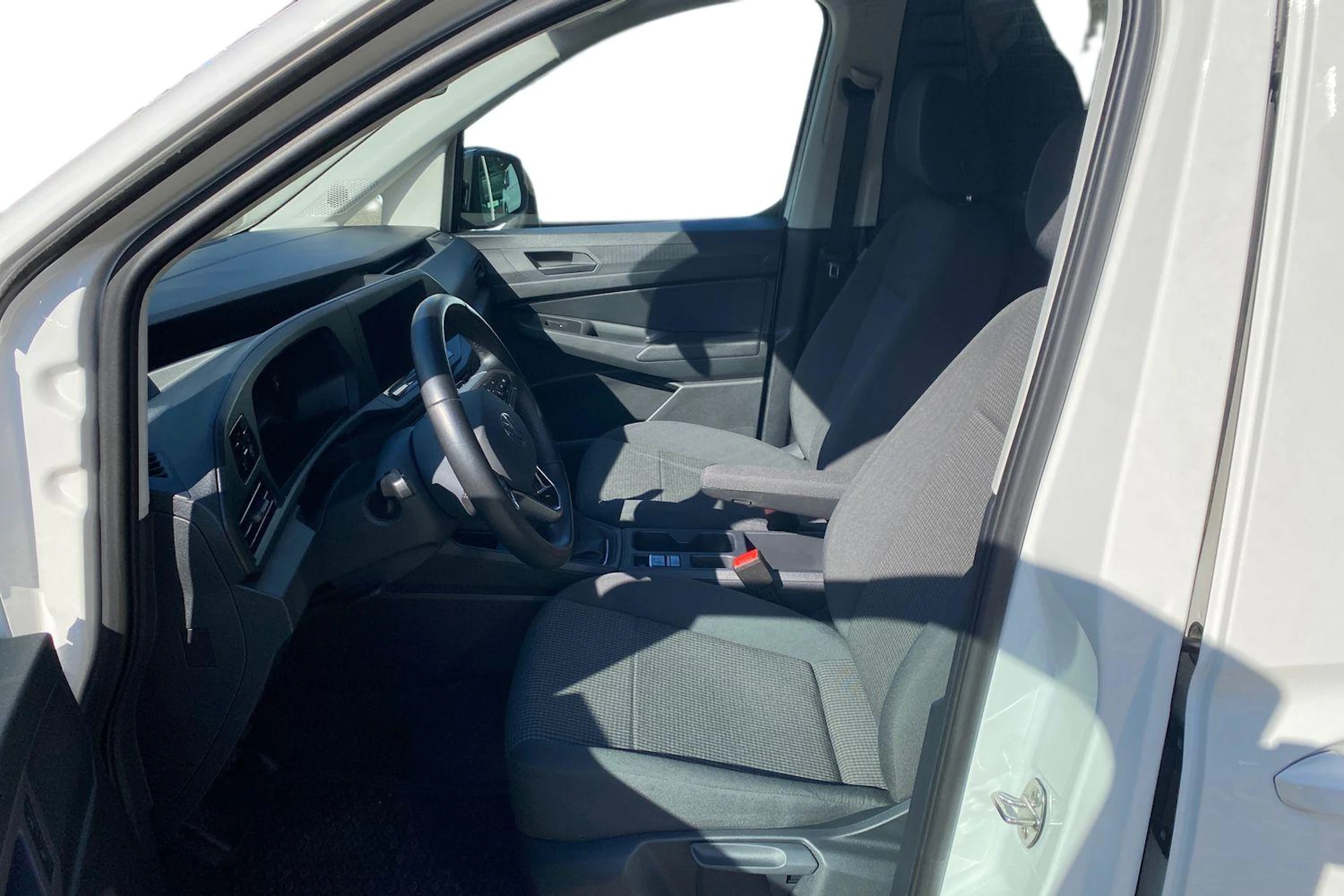 Valkoinen Volkswagen Caddy Maxi 2025 kuva 9.