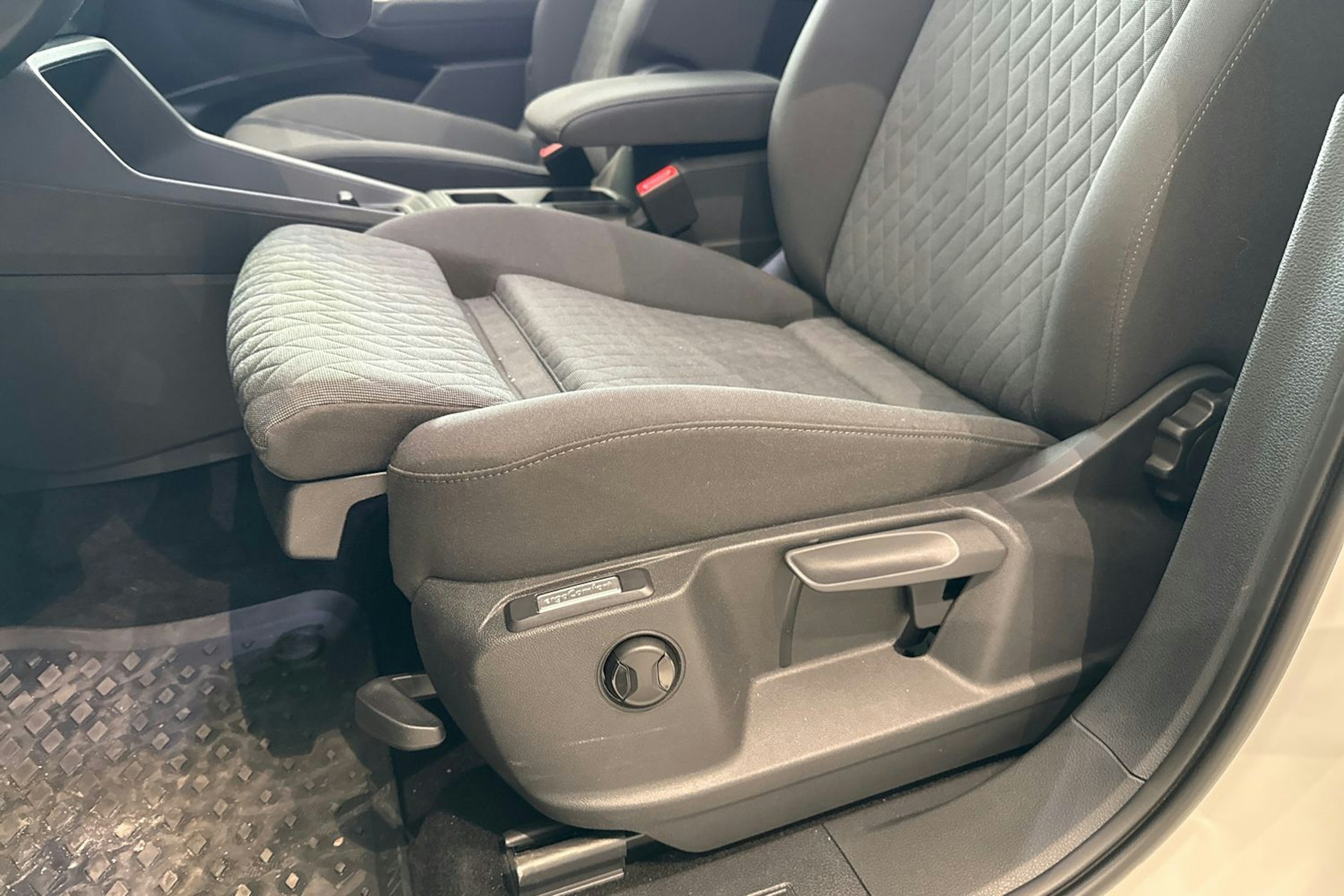 valkoinen Volkswagen Caddy Maxi 2025 kuva 27.
