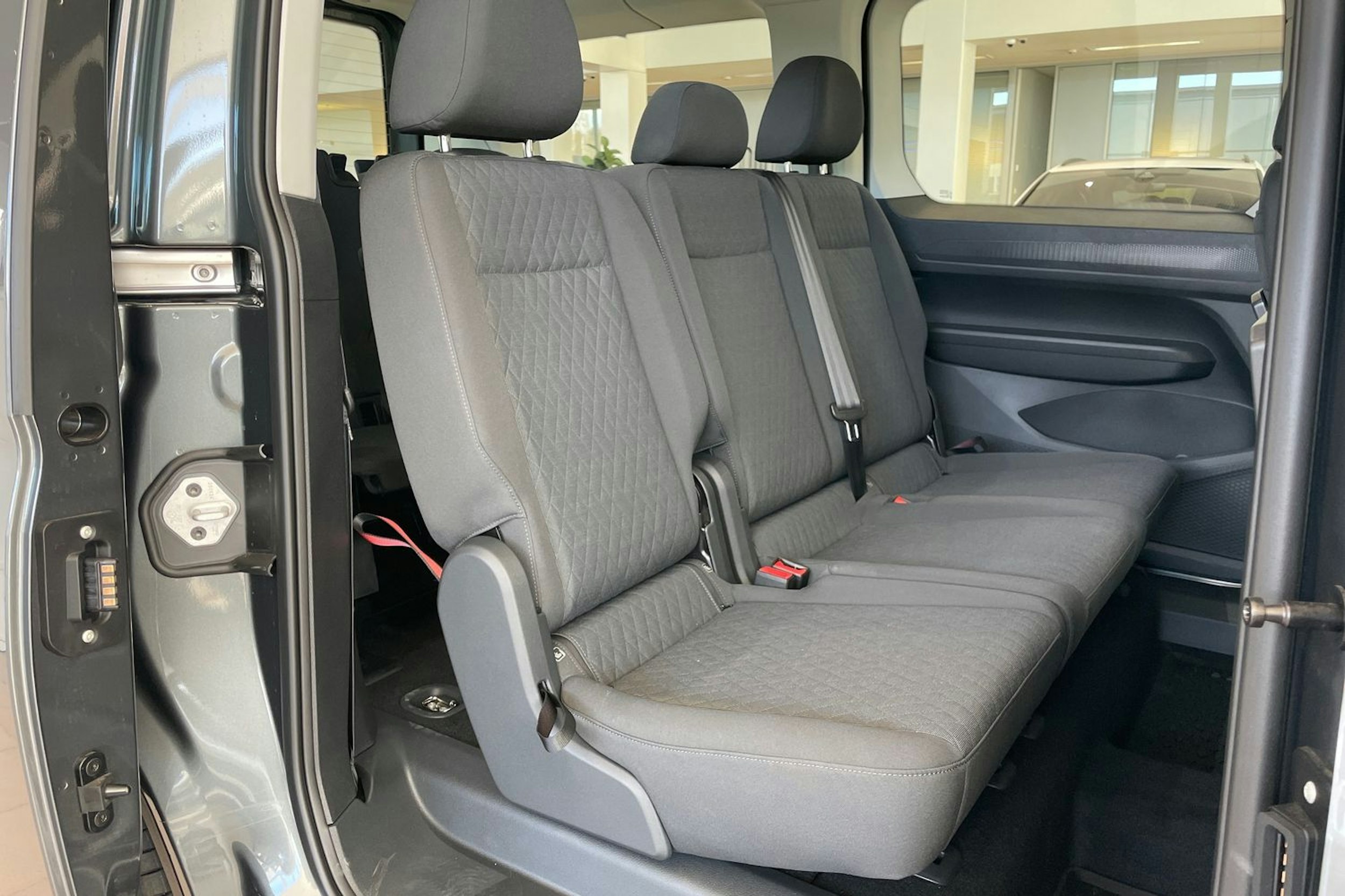 met. harmaa Volkswagen Caddy Maxi 2025 kuva 12.