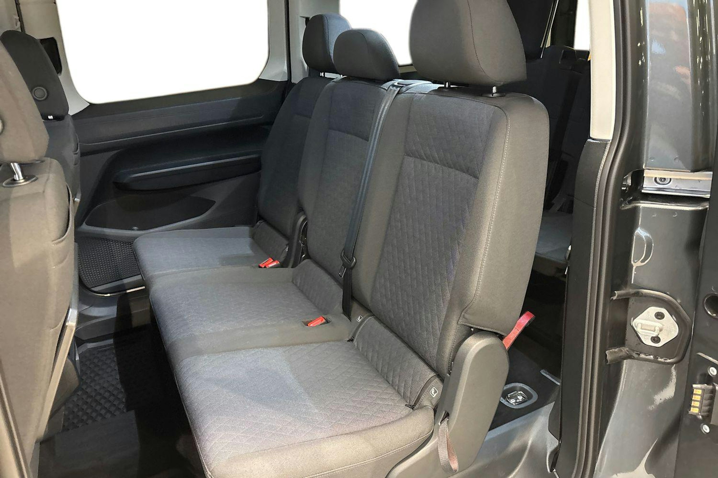 Harmaa Volkswagen Caddy Maxi 2025 kuva 8.