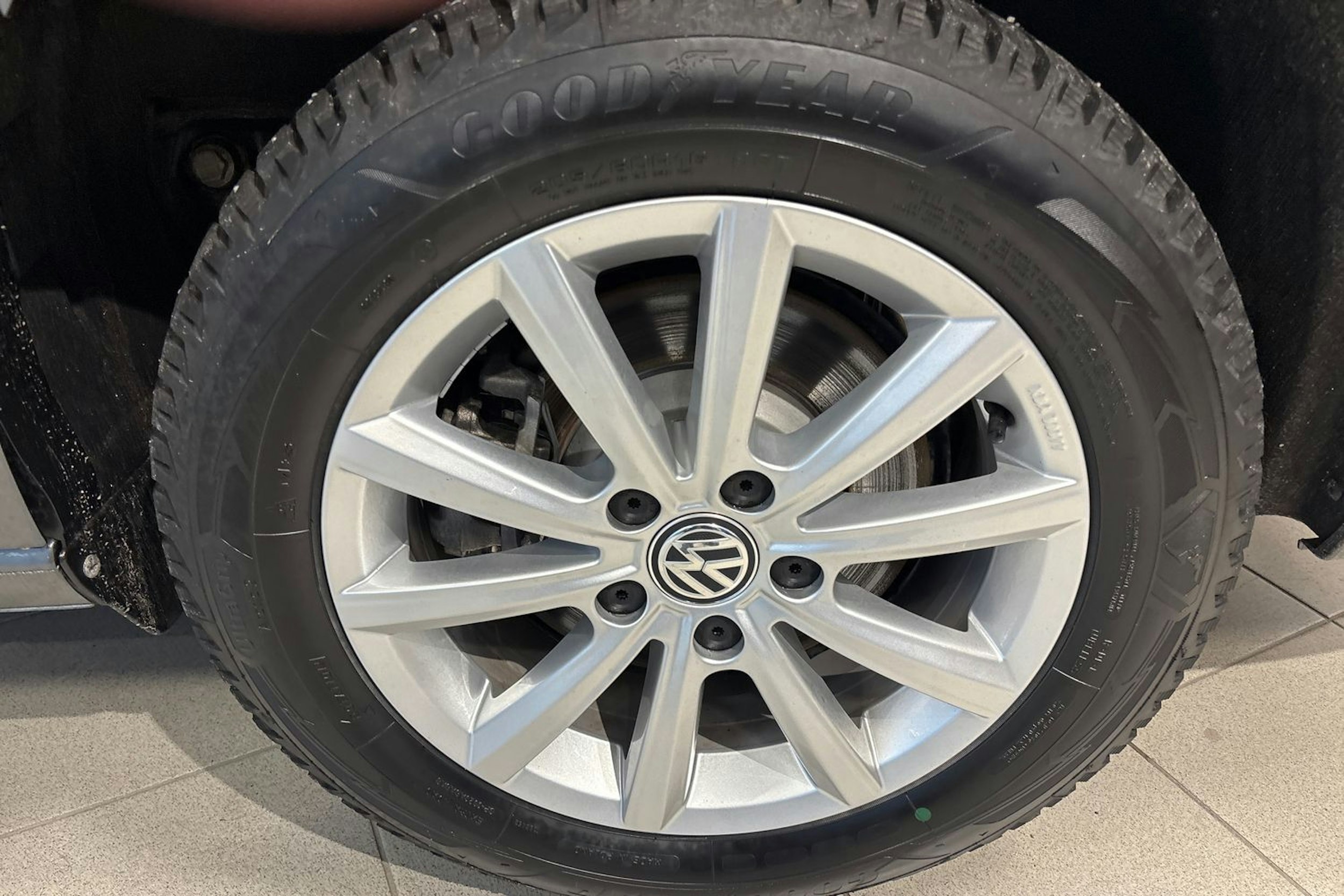 Harmaa Volkswagen Caddy Maxi 2025 kuva 10.