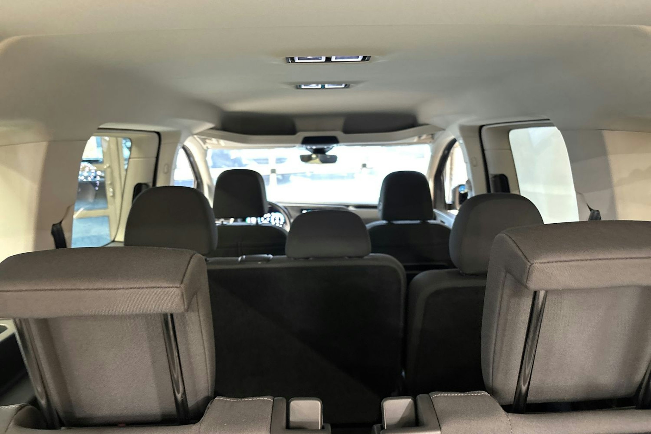 Harmaa Volkswagen Caddy Maxi 2025 kuva 11.