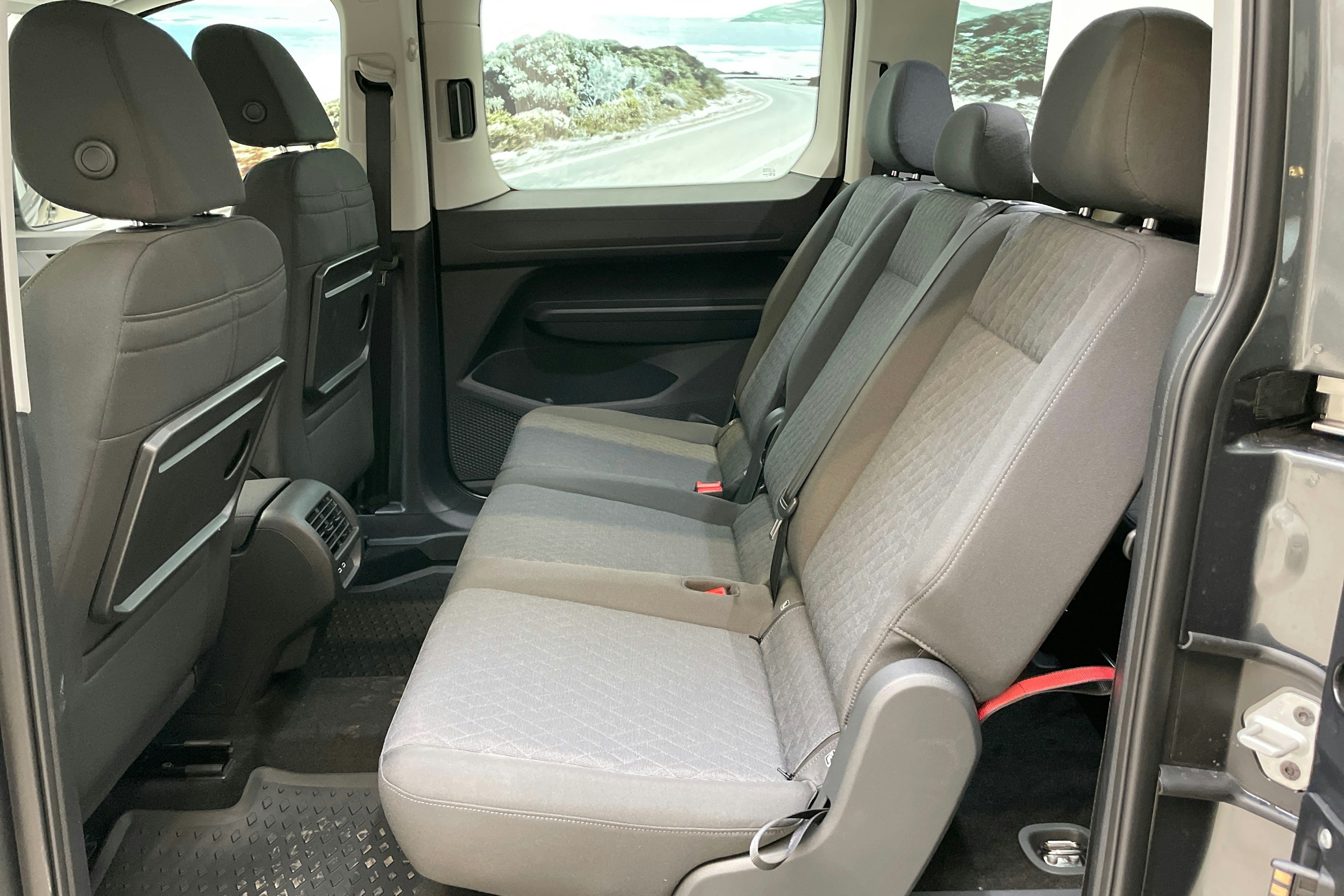 harmaa Volkswagen Caddy Maxi 2025 kuva 8.