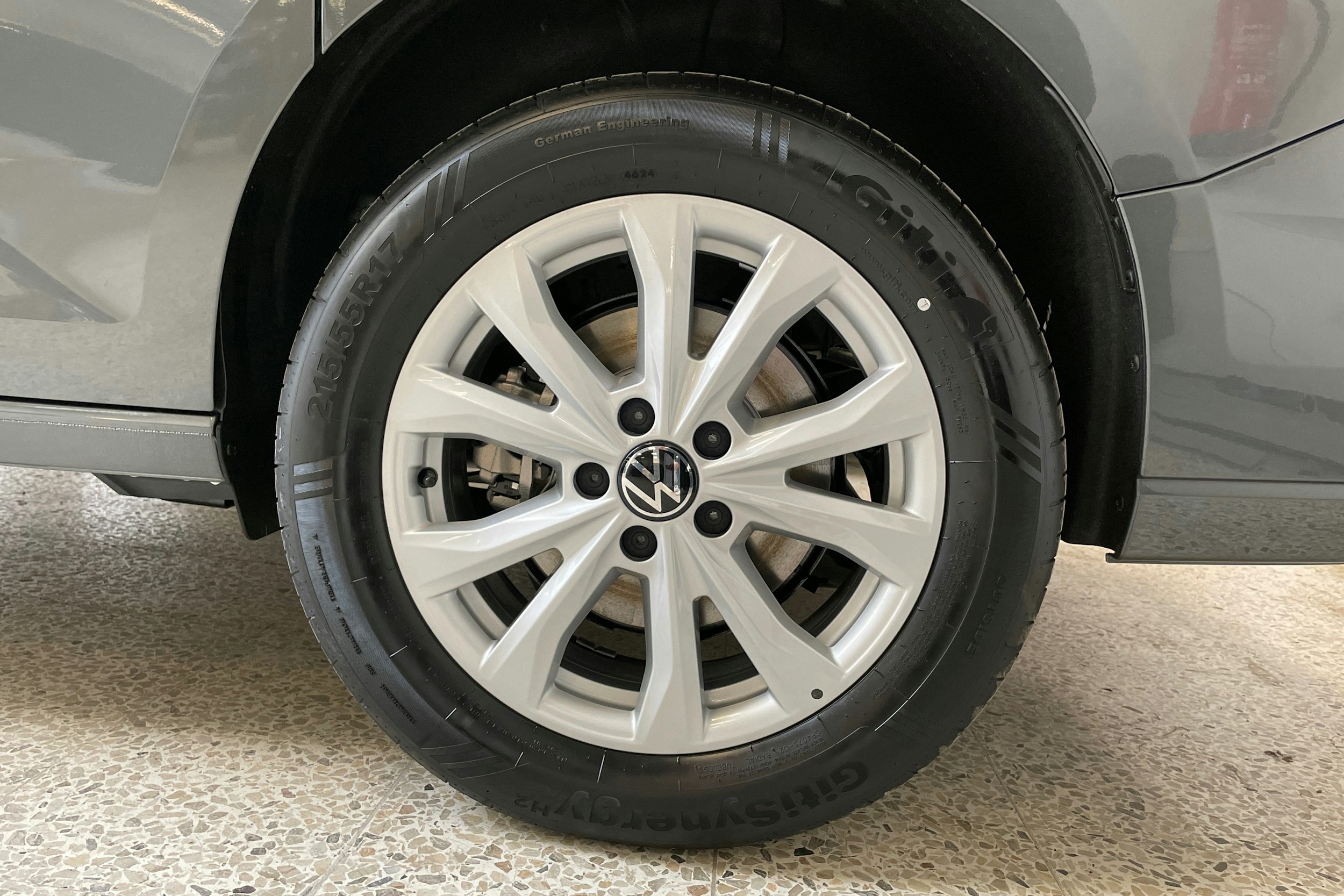 harmaa Volkswagen Caddy Maxi 2025 kuva 9.