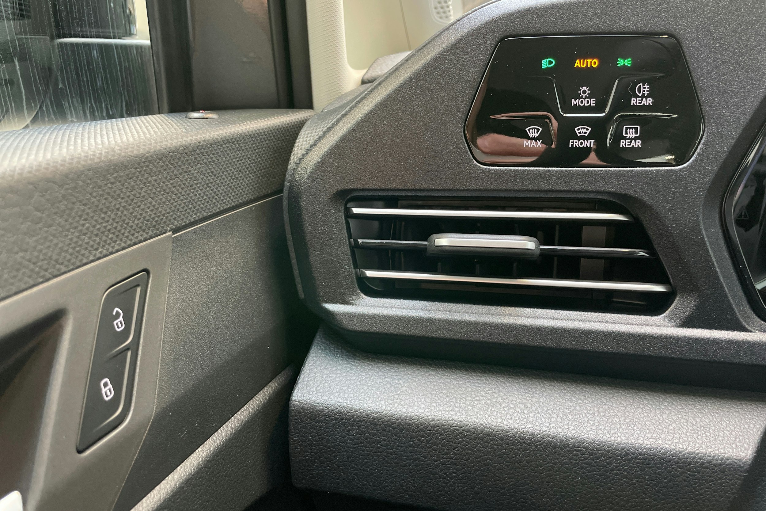 harmaa Volkswagen Caddy Maxi 2025 kuva 14.