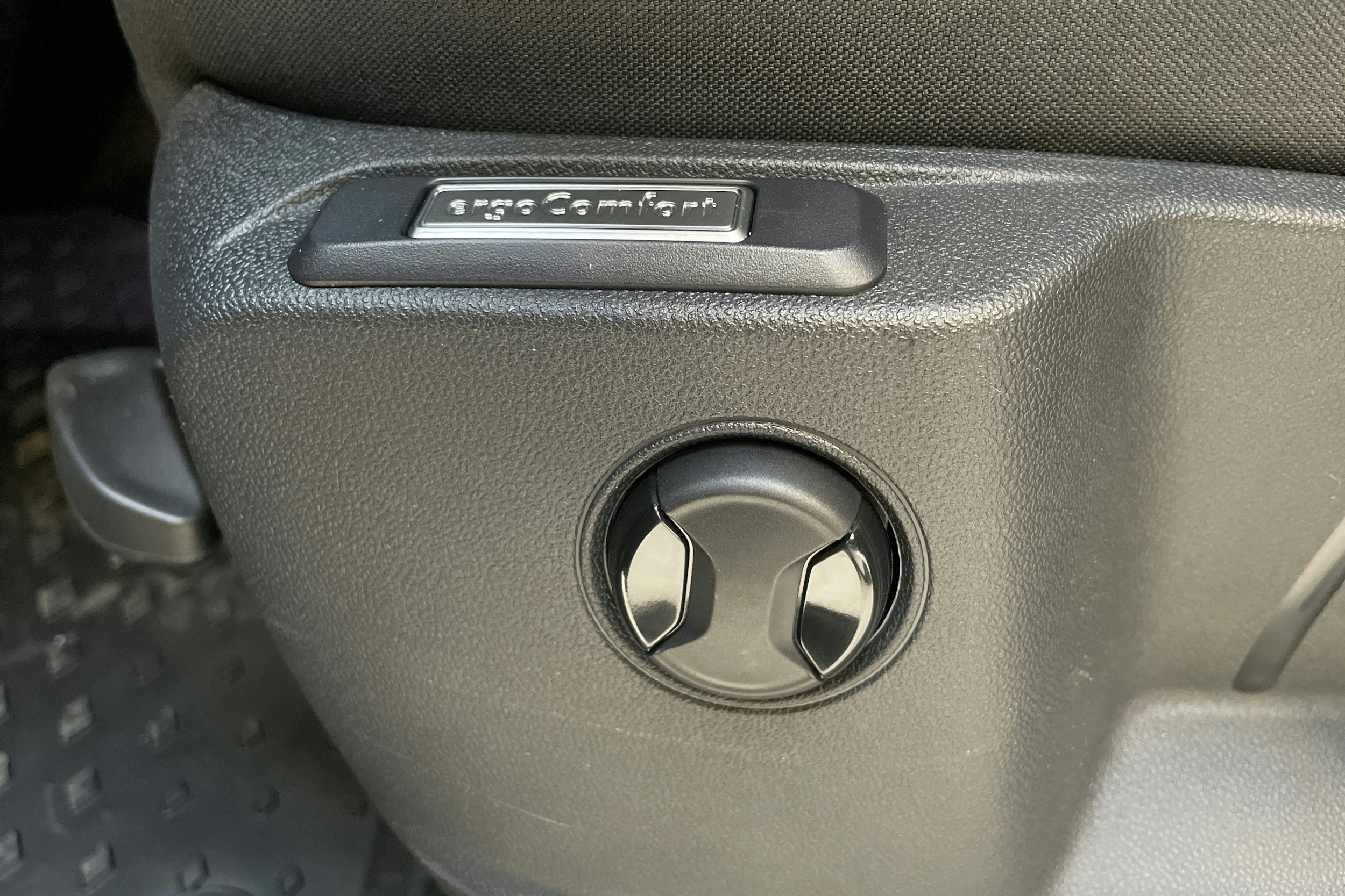 harmaa Volkswagen Caddy Maxi 2025 kuva 17.