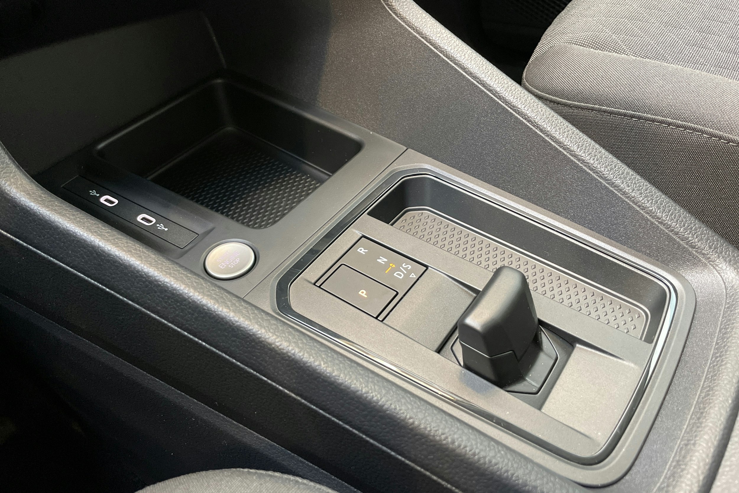harmaa Volkswagen Caddy Maxi 2025 kuva 22.