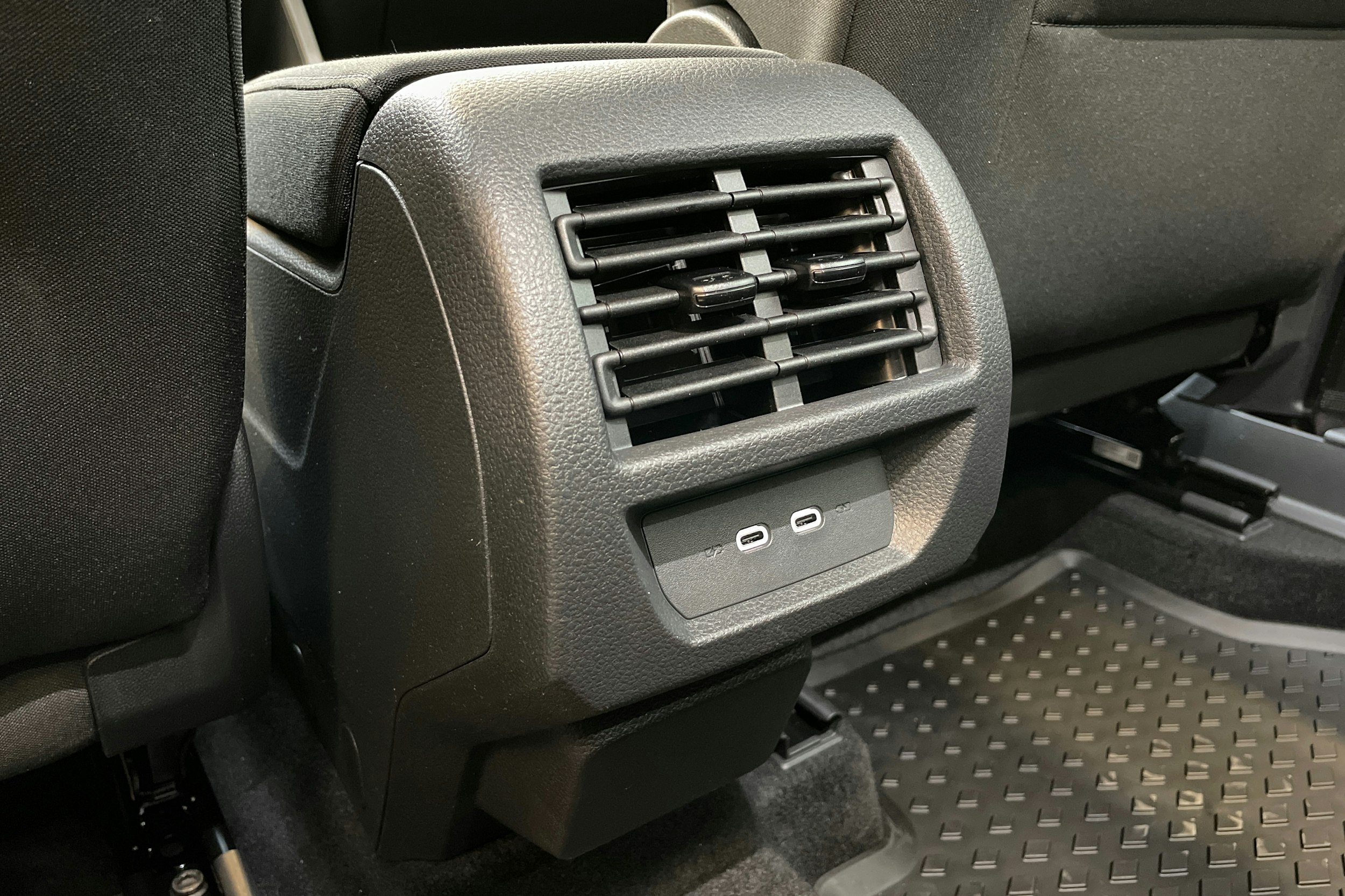 harmaa Volkswagen Caddy Maxi 2025 kuva 28.
