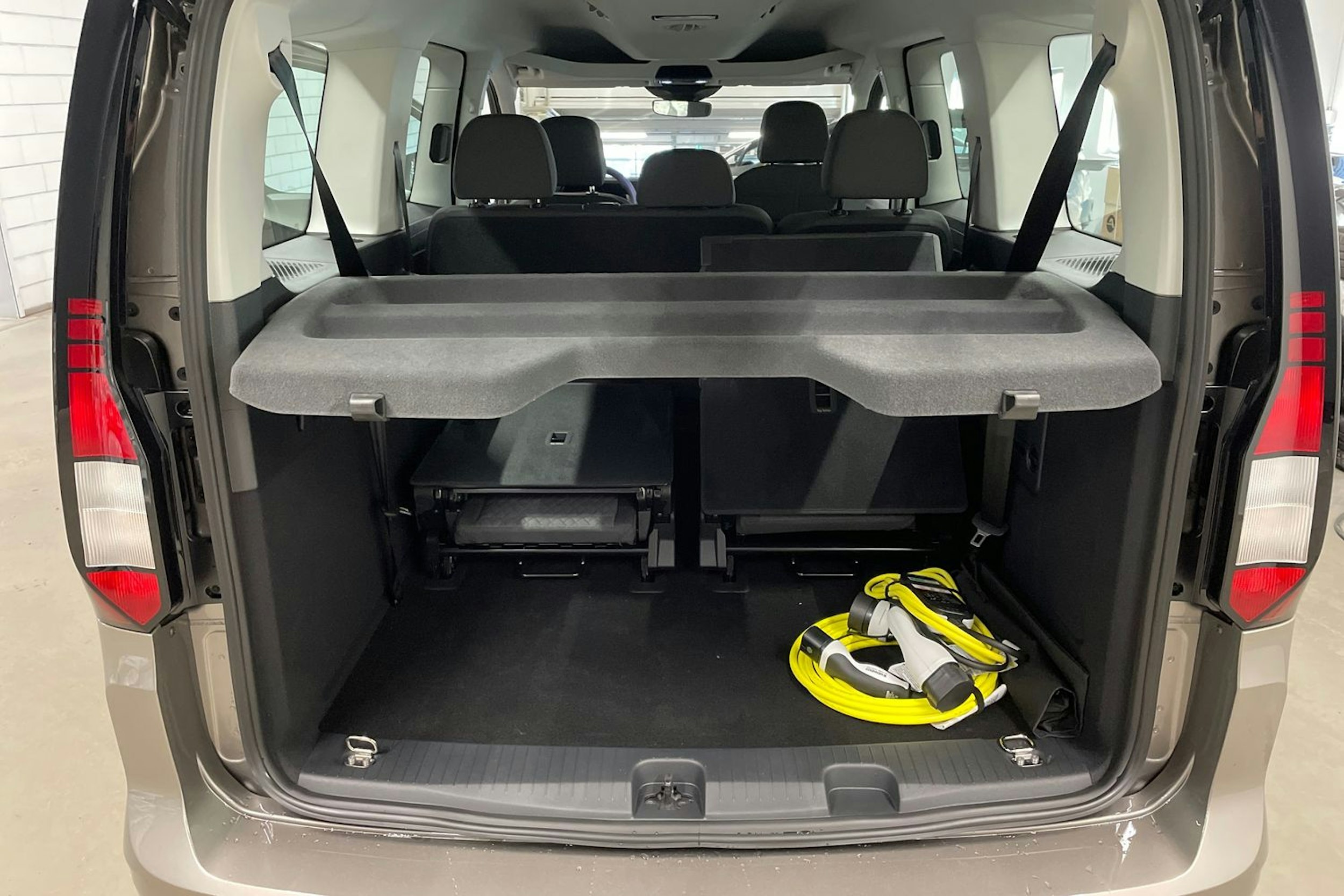 ruskea (beige) Volkswagen Caddy Maxi 2025 kuva 11.