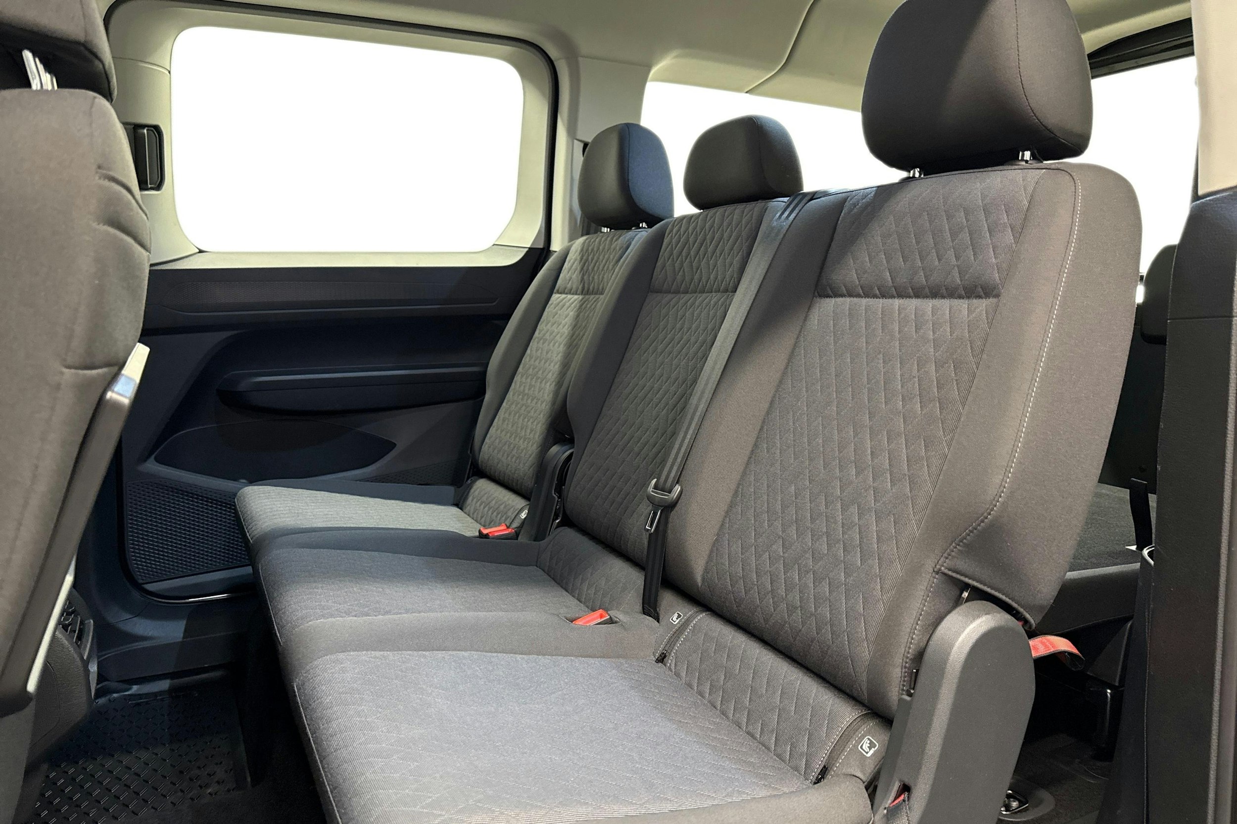 harmaa Volkswagen Caddy Maxi 2025 kuva 10.
