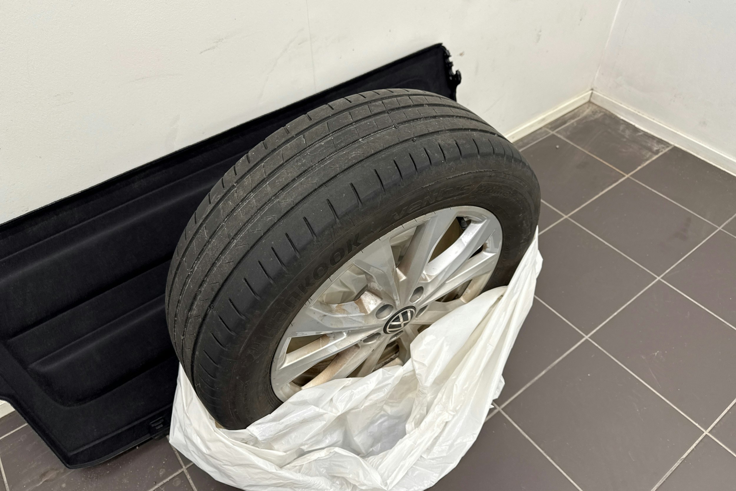 harmaa Volkswagen Caddy Maxi 2025 kuva 13.