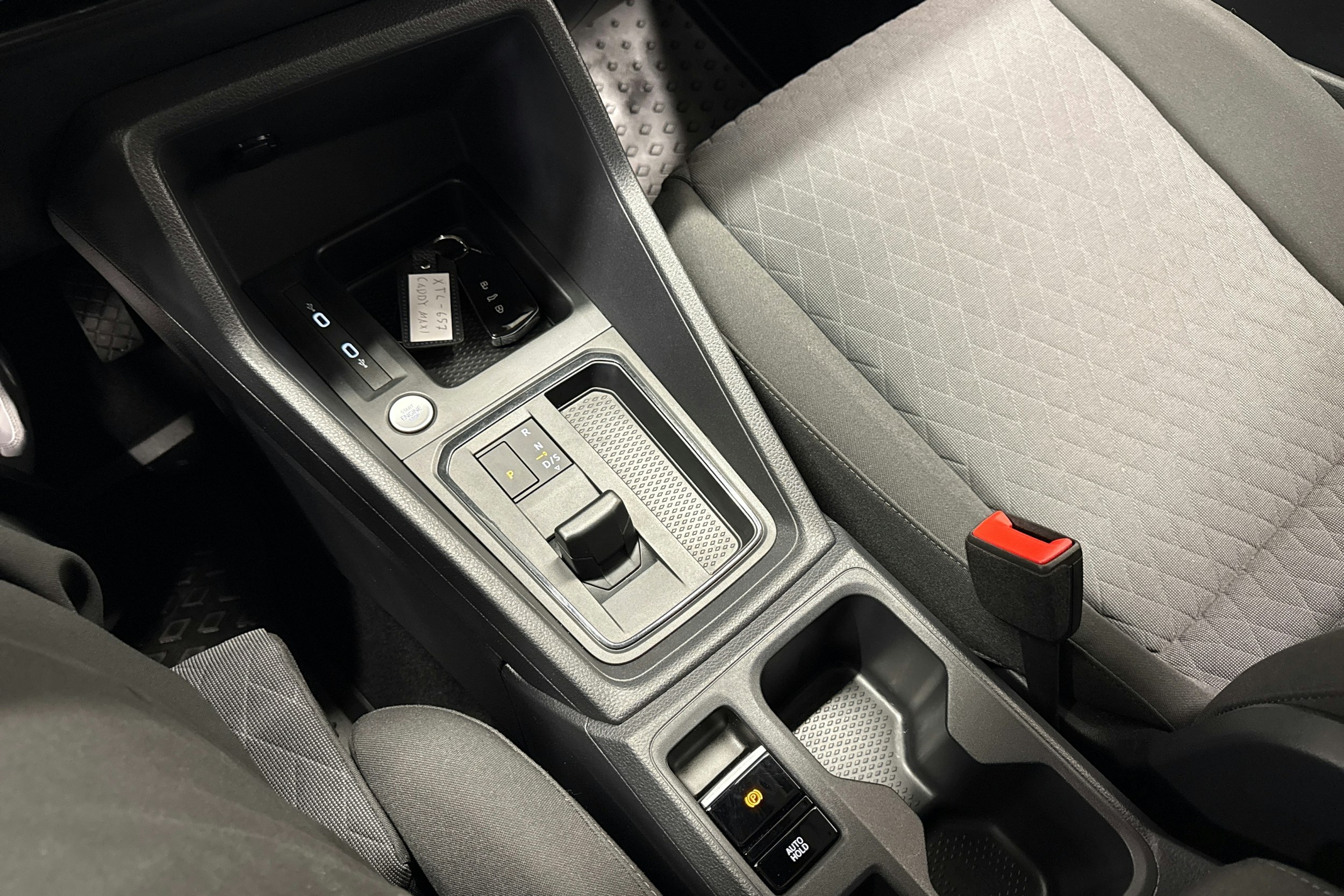 harmaa Volkswagen Caddy Maxi 2025 kuva 18.