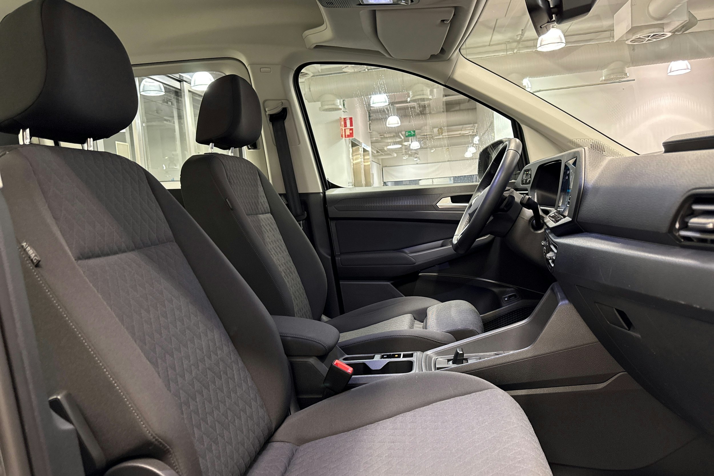 harmaa Volkswagen Caddy Maxi 2025 kuva 21.