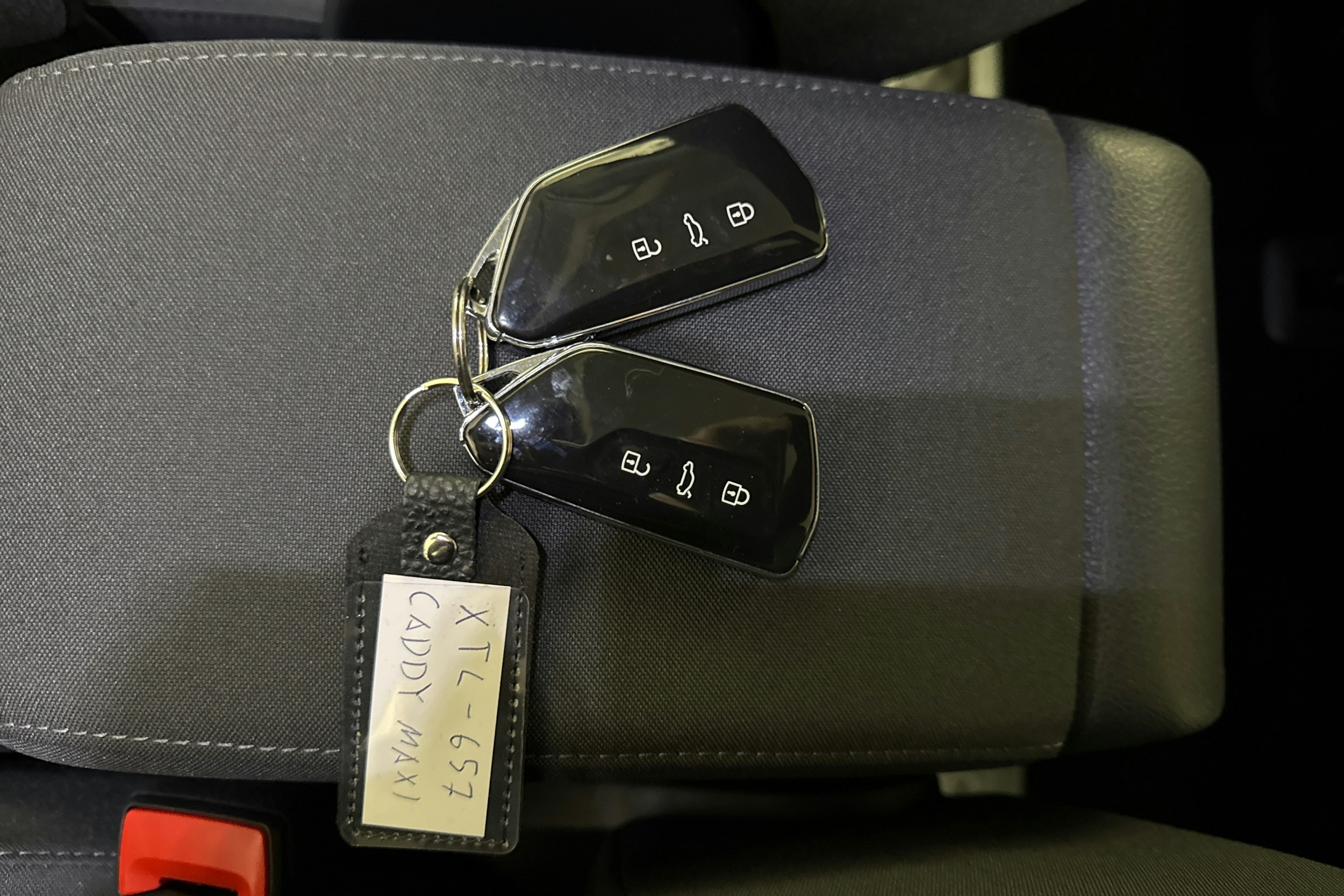 harmaa Volkswagen Caddy Maxi 2025 kuva 23.