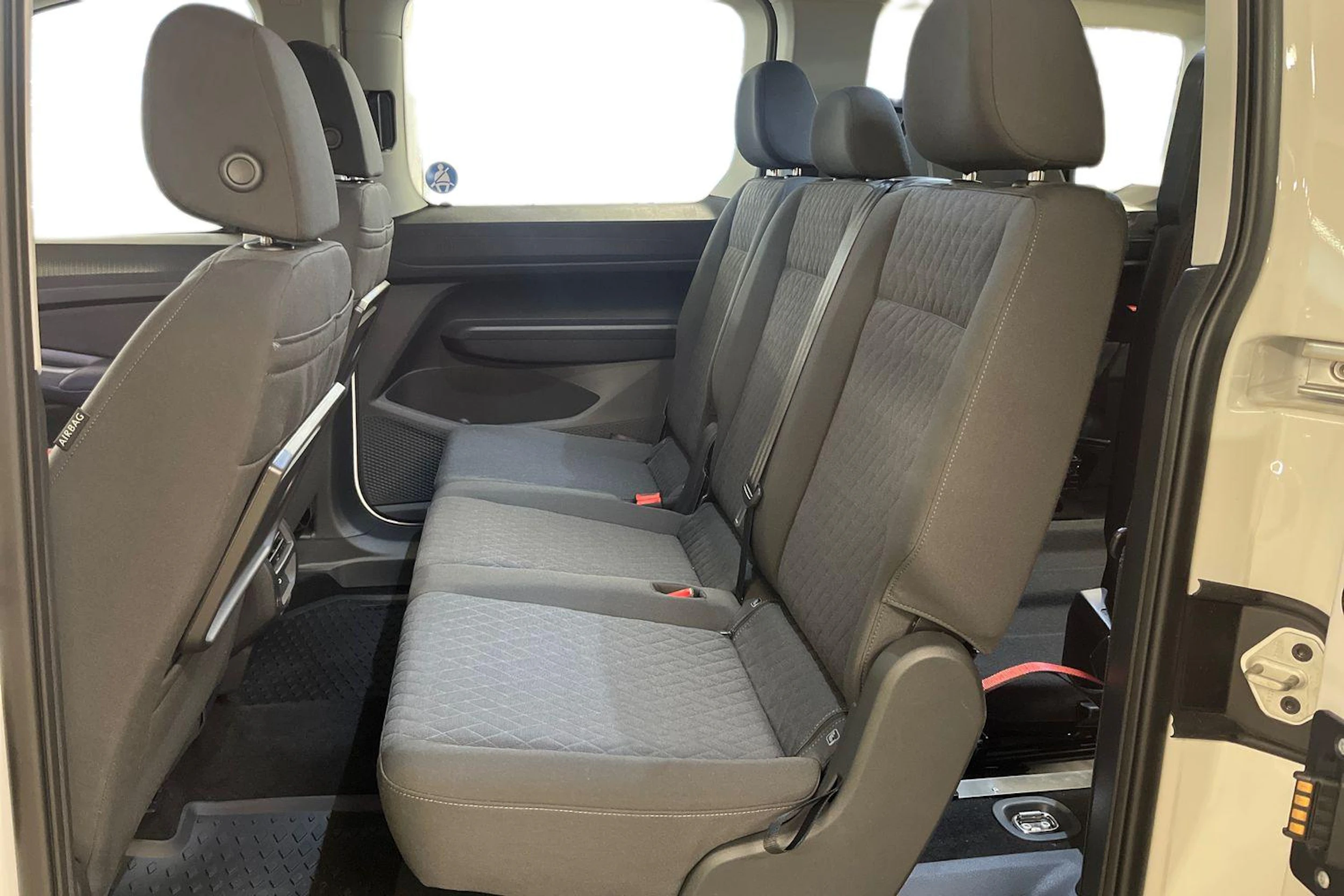 valkoinen Volkswagen Caddy Maxi 2026 kuva 11.