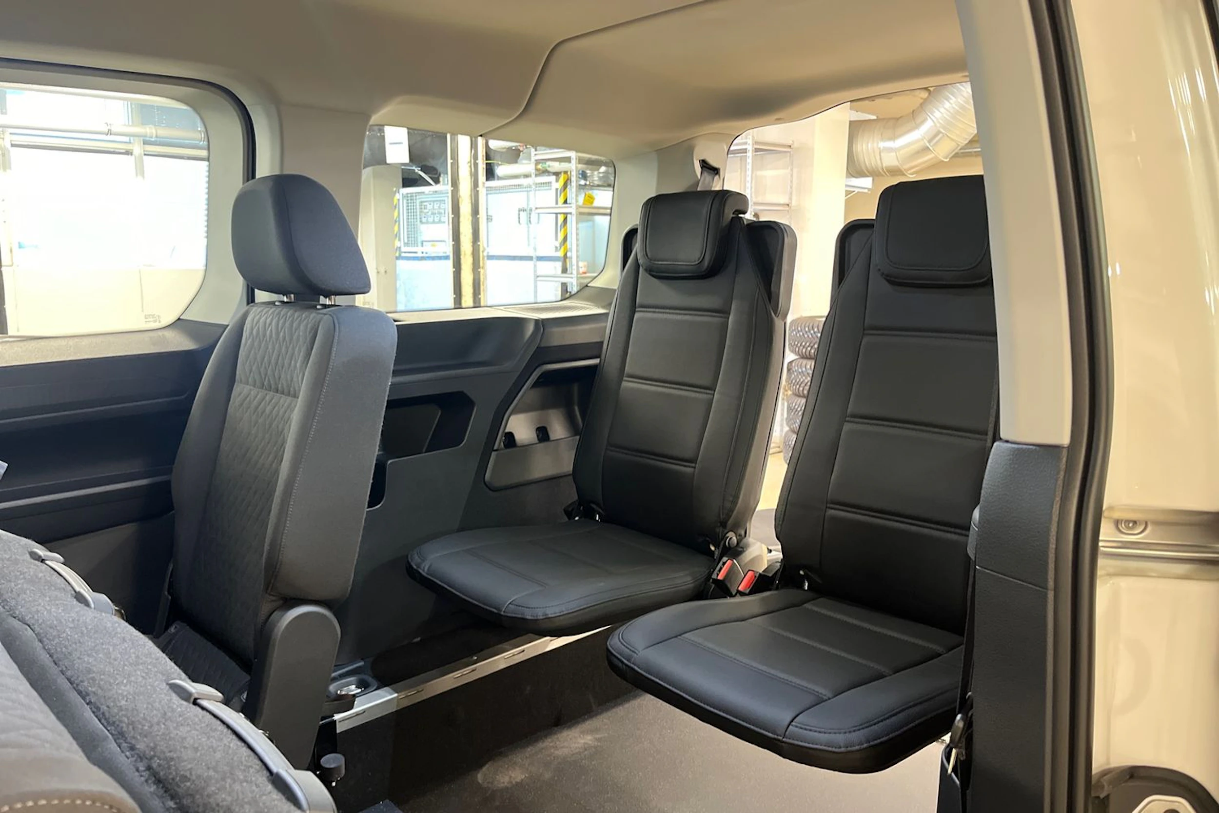 valkoinen Volkswagen Caddy Maxi 2026 kuva 17.