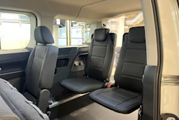 valkoinen Volkswagen Caddy Maxi 2026 kuva 17.
