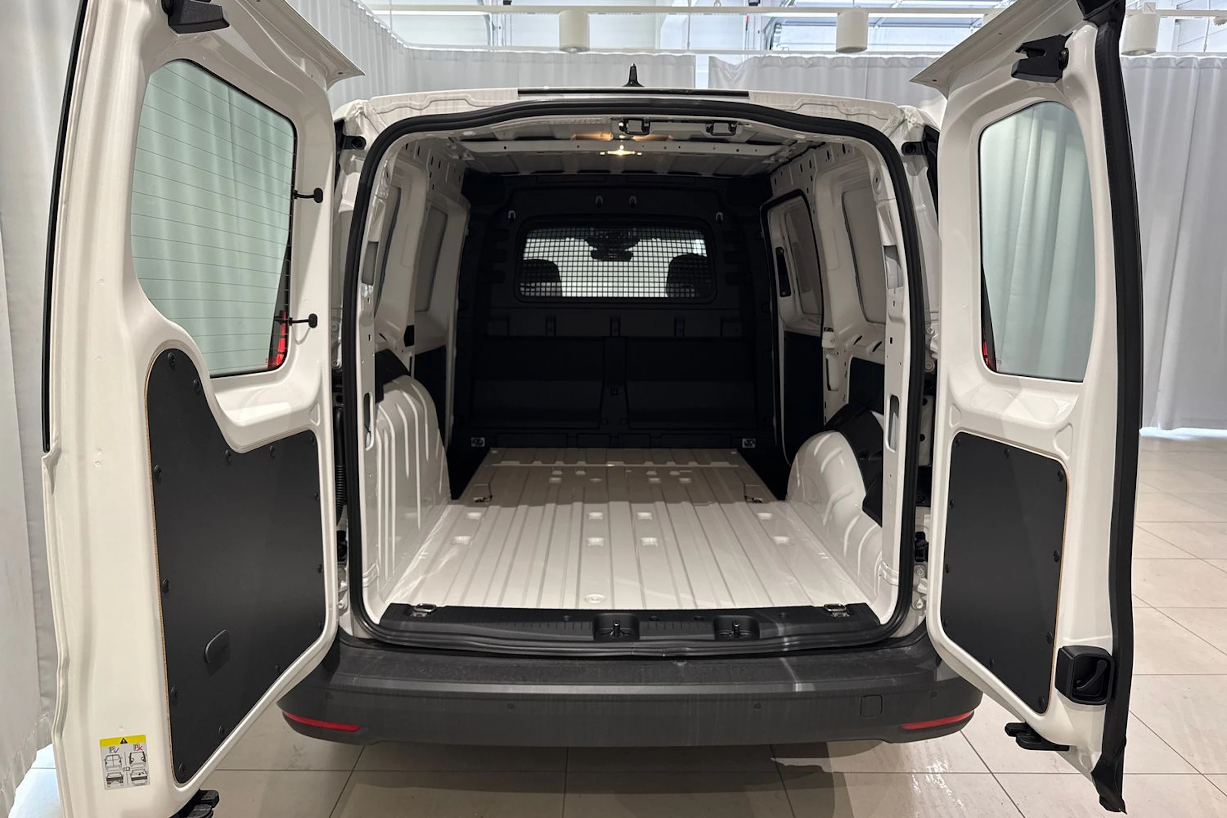 valkoinen Volkswagen Caddy Maxi 2026 kuva 12.