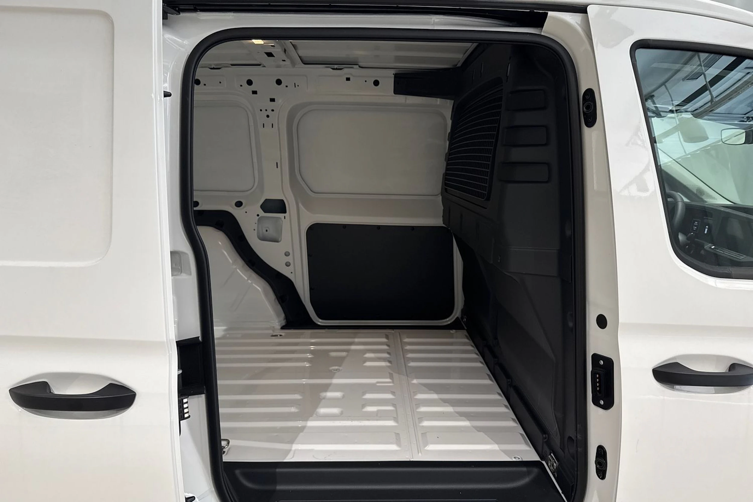 valkoinen Volkswagen Caddy Maxi 2026 kuva 13.