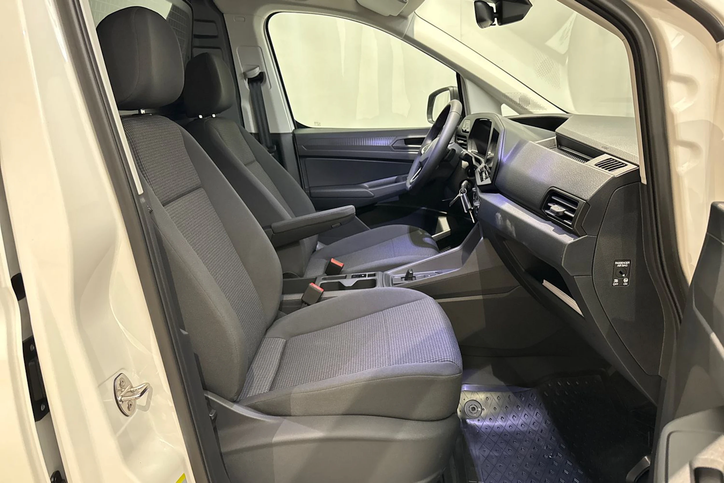 valkoinen Volkswagen Caddy Maxi 2026 kuva 14.