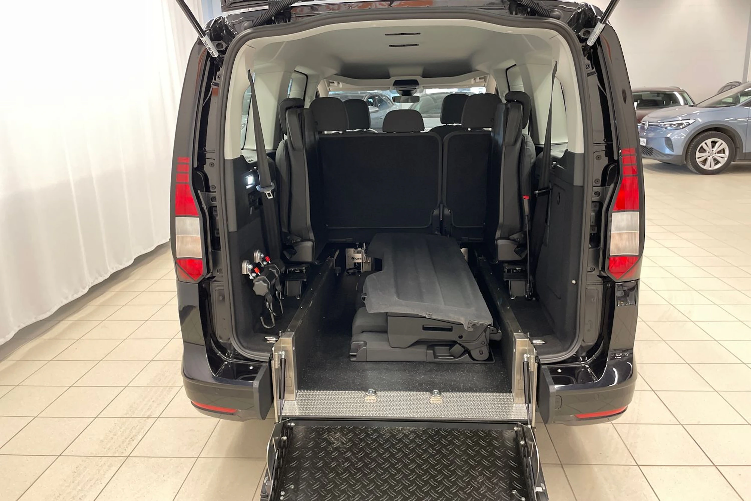 musta Volkswagen Caddy Maxi 2026 kuva 10.