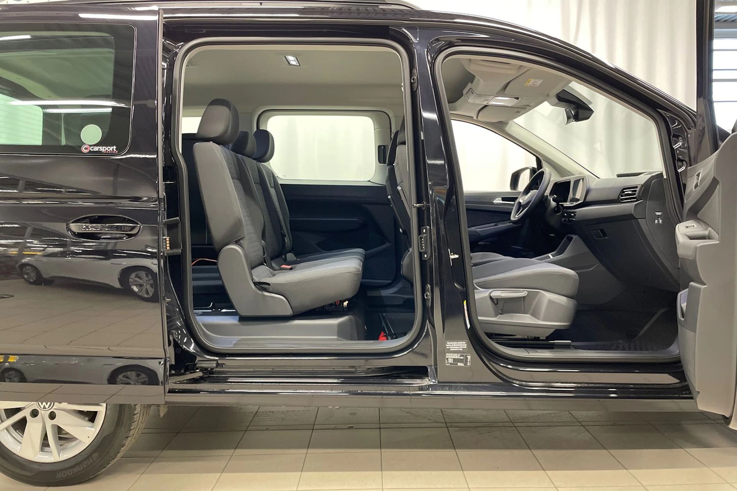 musta Volkswagen Caddy Maxi 2026 kuva 12.