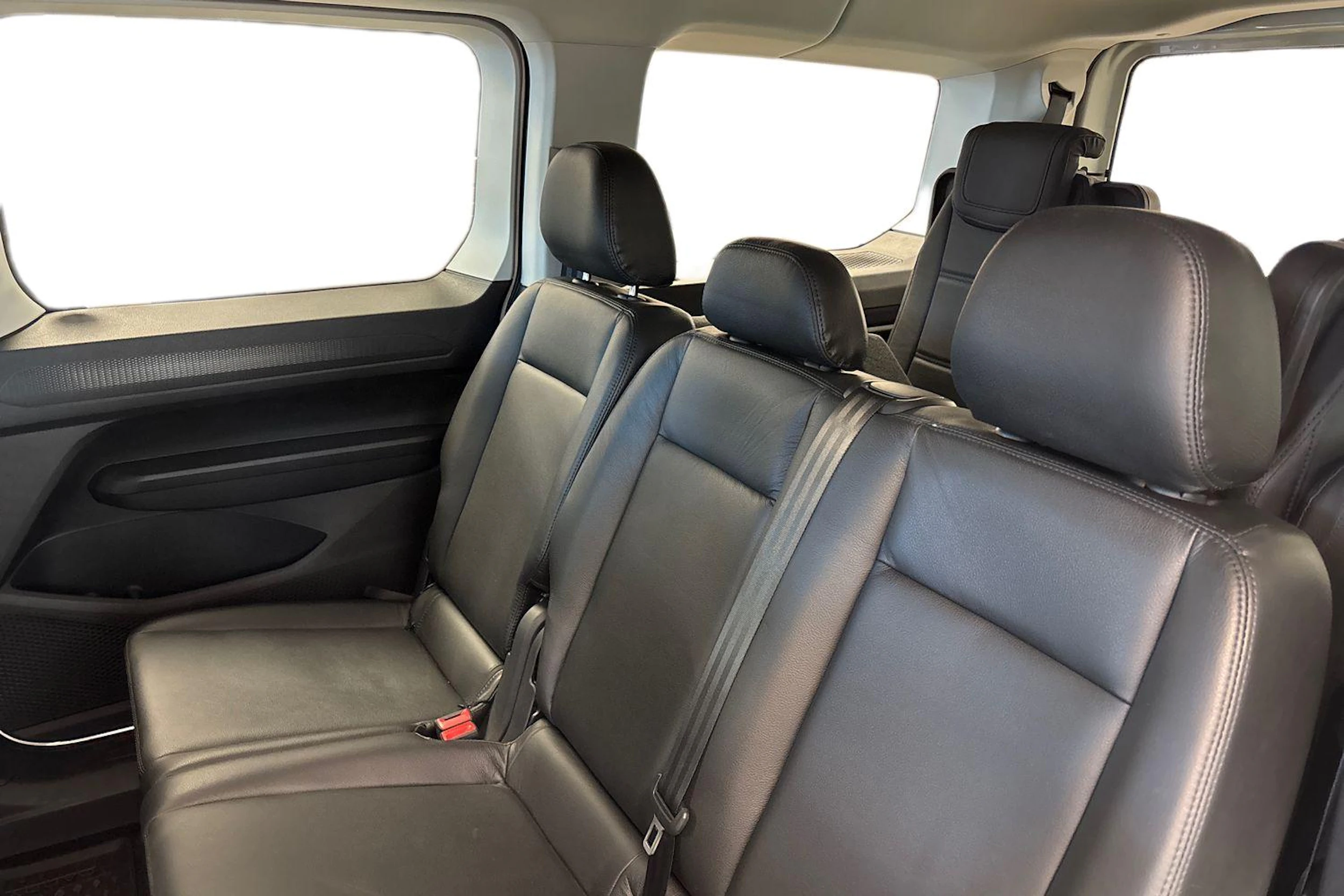 valkoinen Volkswagen Caddy Maxi 2026 kuva 11.