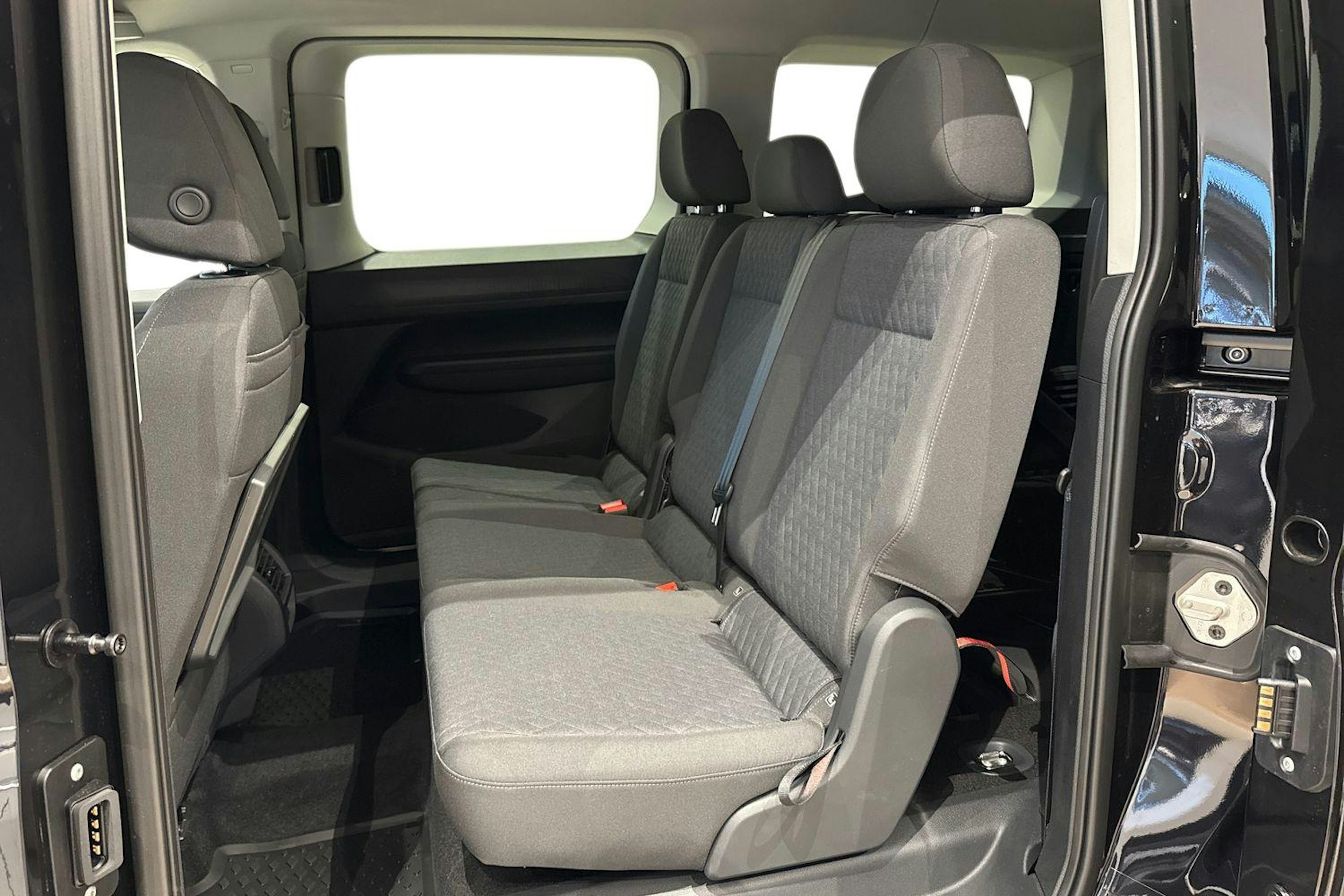 met. musta Volkswagen Caddy Maxi 2026 kuva 8.
