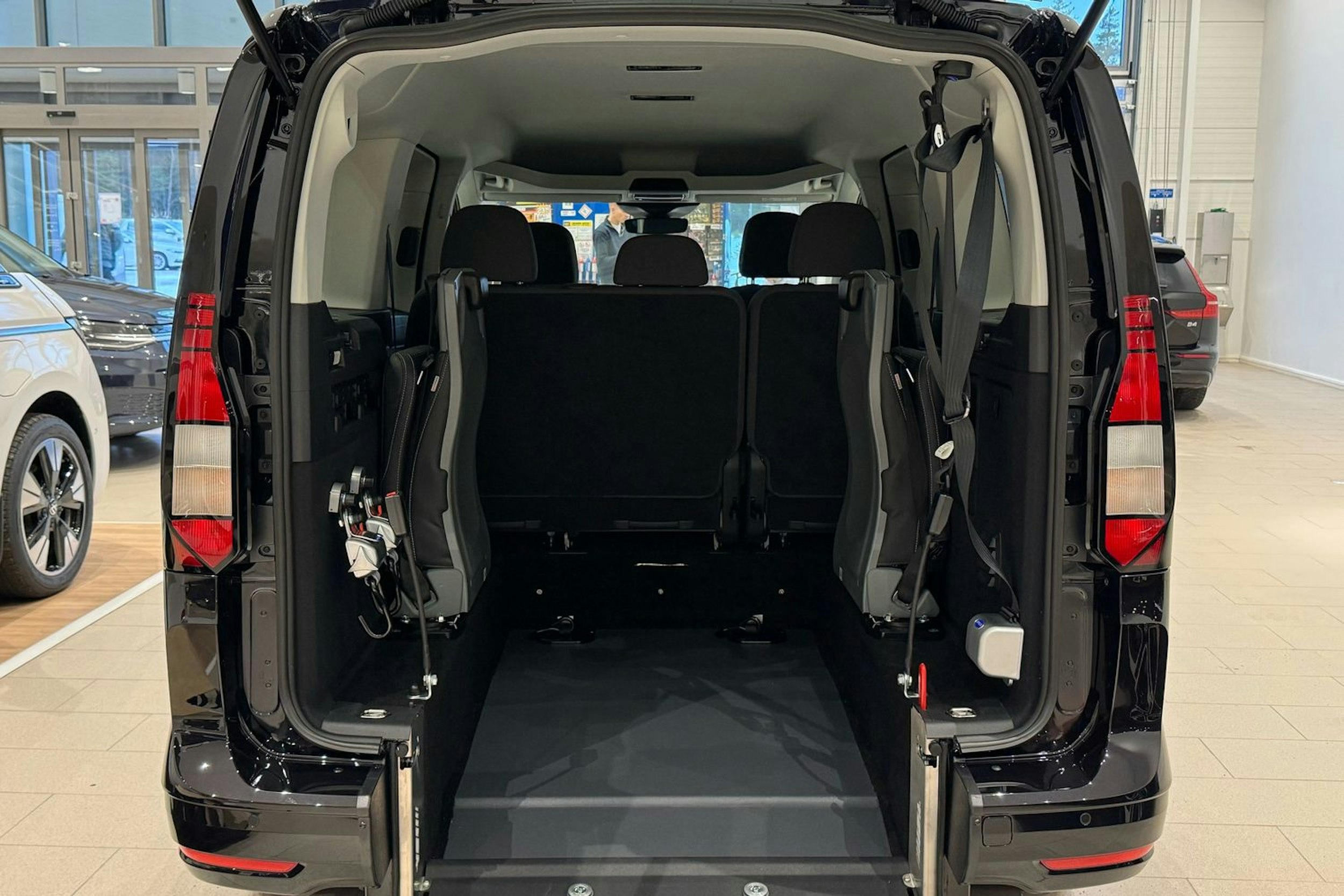 met. musta Volkswagen Caddy Maxi 2026 kuva 10.