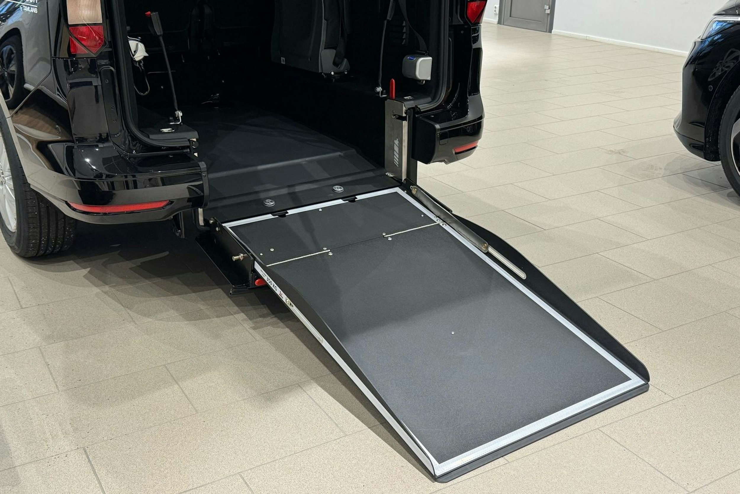 met. musta Volkswagen Caddy Maxi 2026 kuva 11.