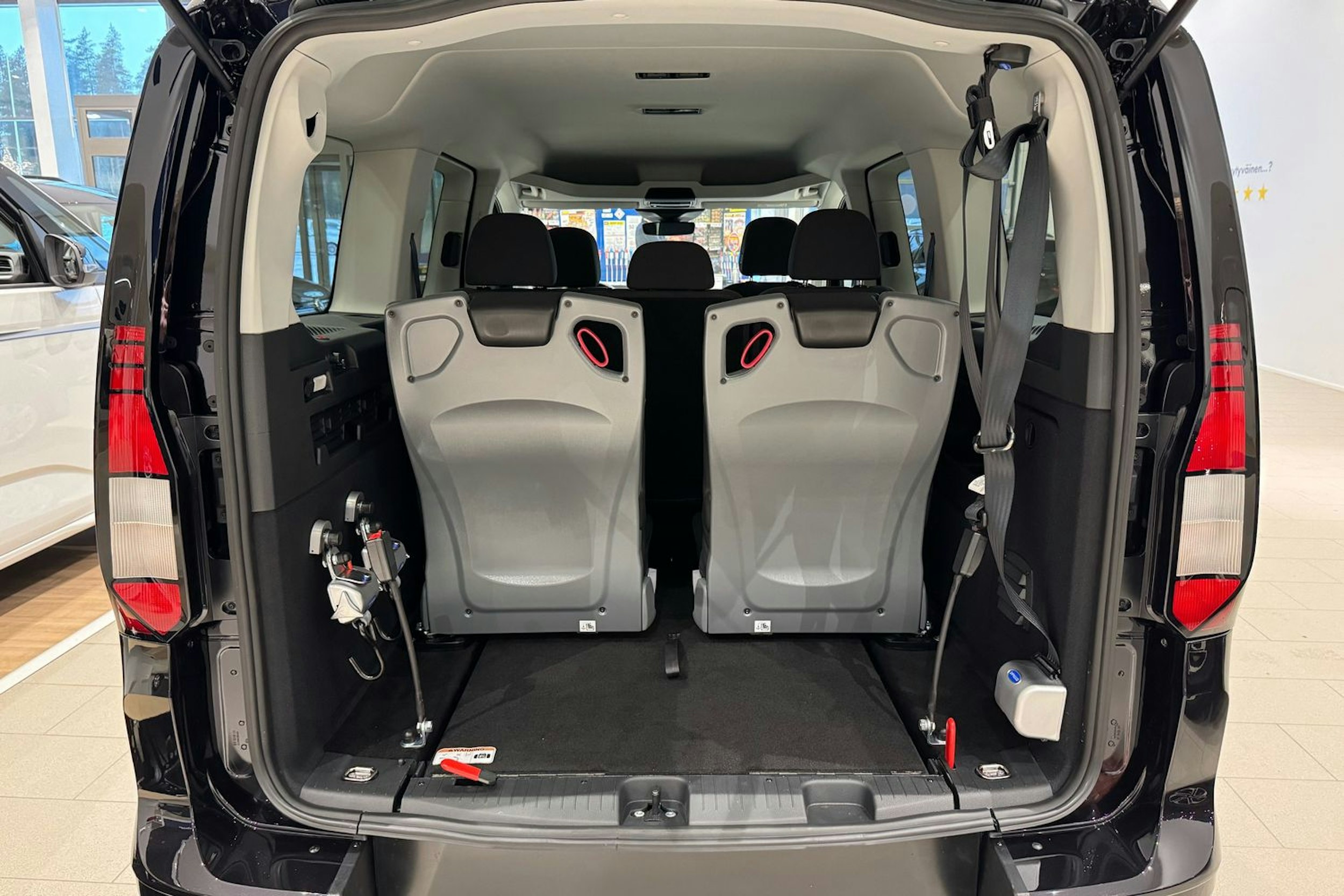 met. musta Volkswagen Caddy Maxi 2026 kuva 12.