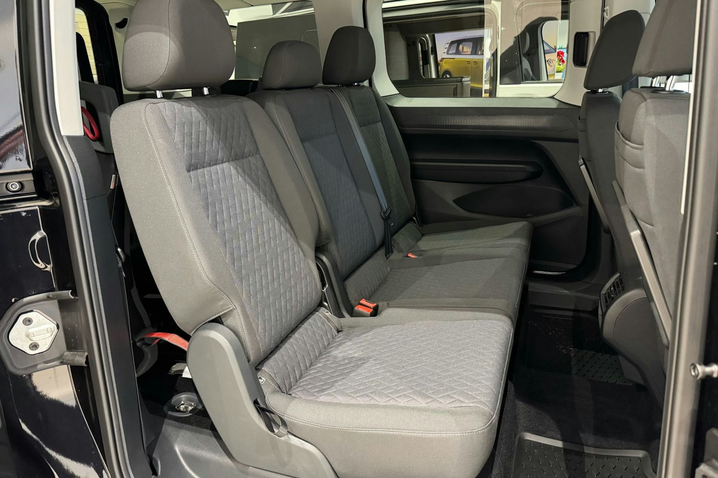 met. musta Volkswagen Caddy Maxi 2026 kuva 14.