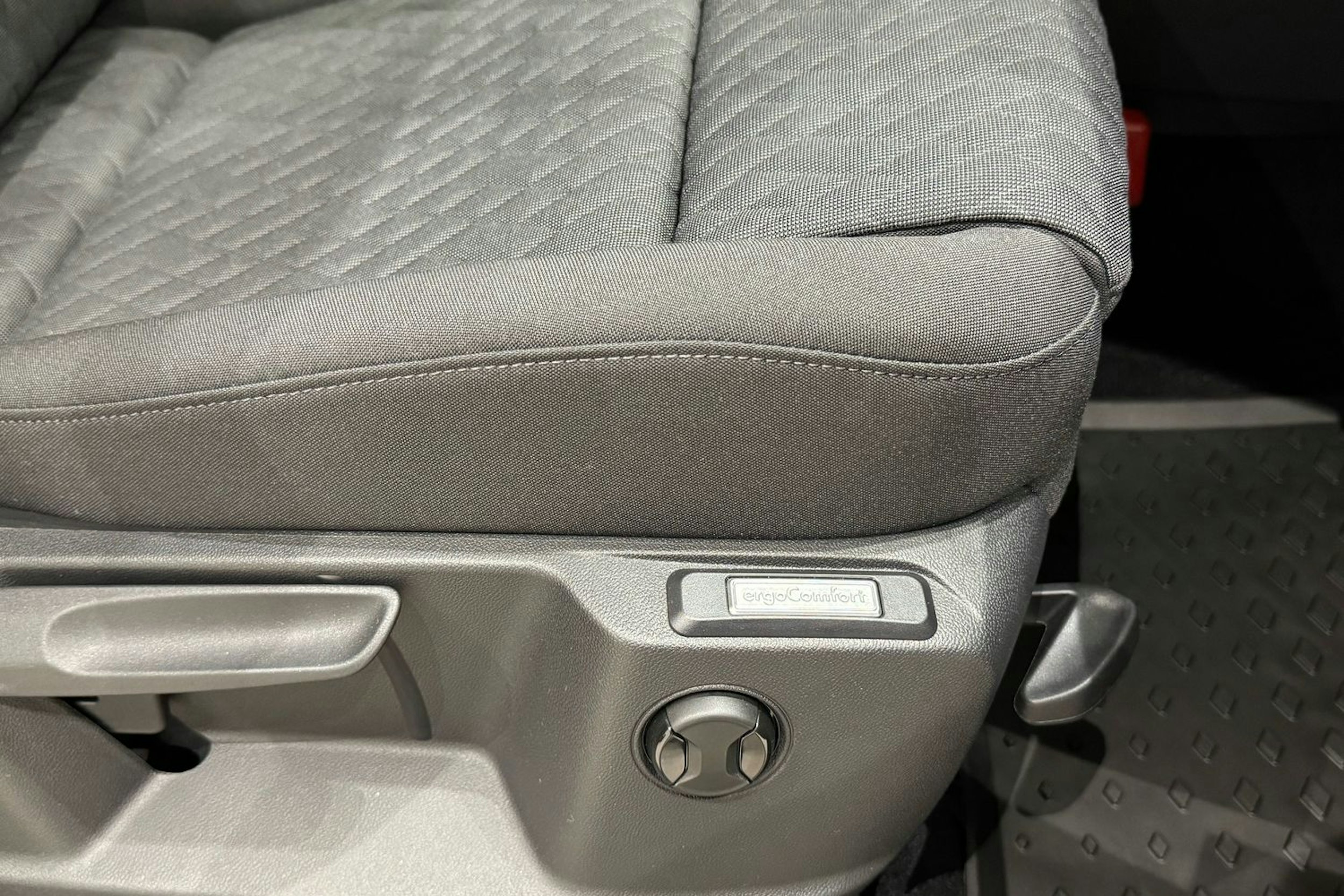 met. musta Volkswagen Caddy Maxi 2026 kuva 16.